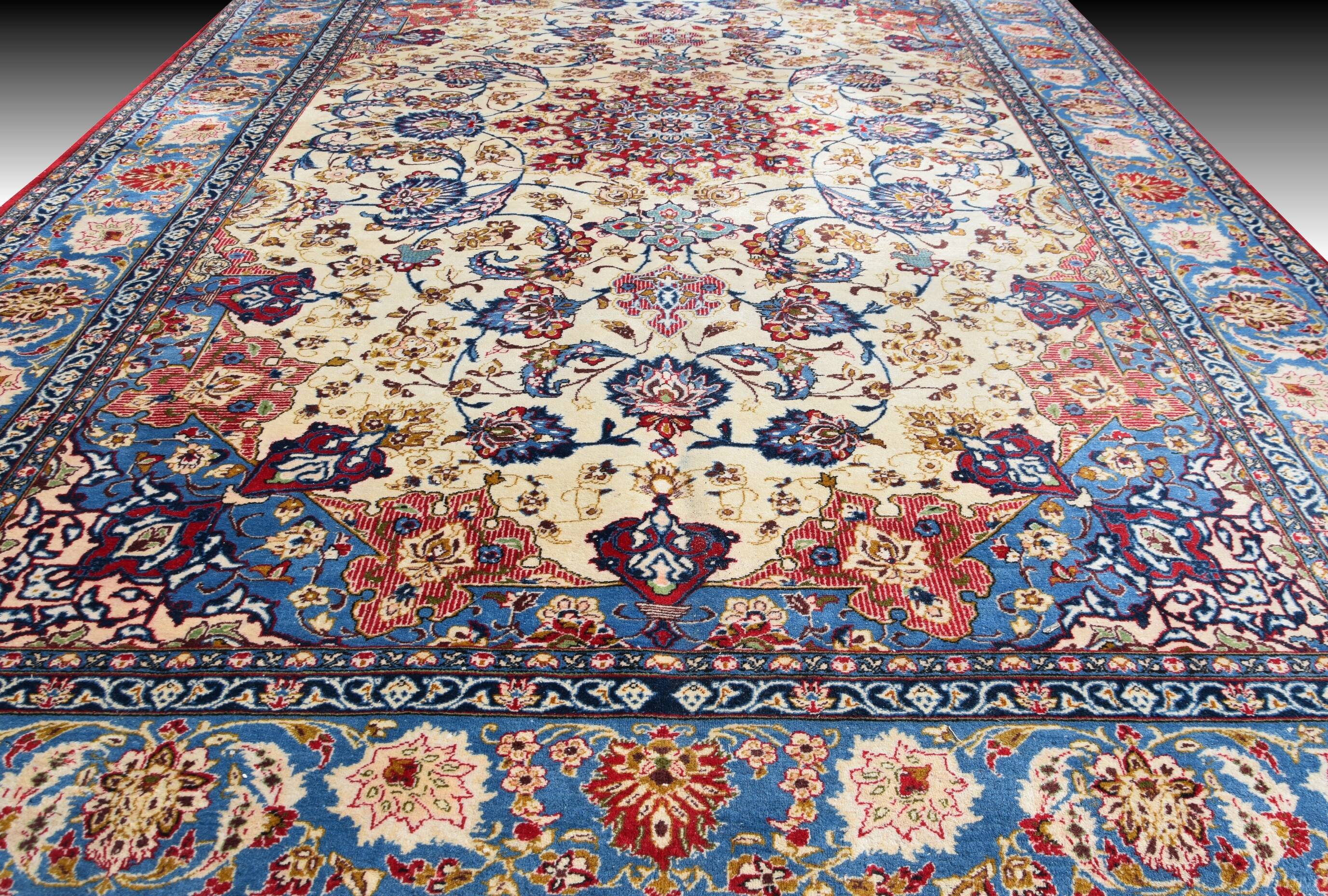 Grand tapis d'orient Ispahan – Iran, époque du Shah : 258 × 375 cm
