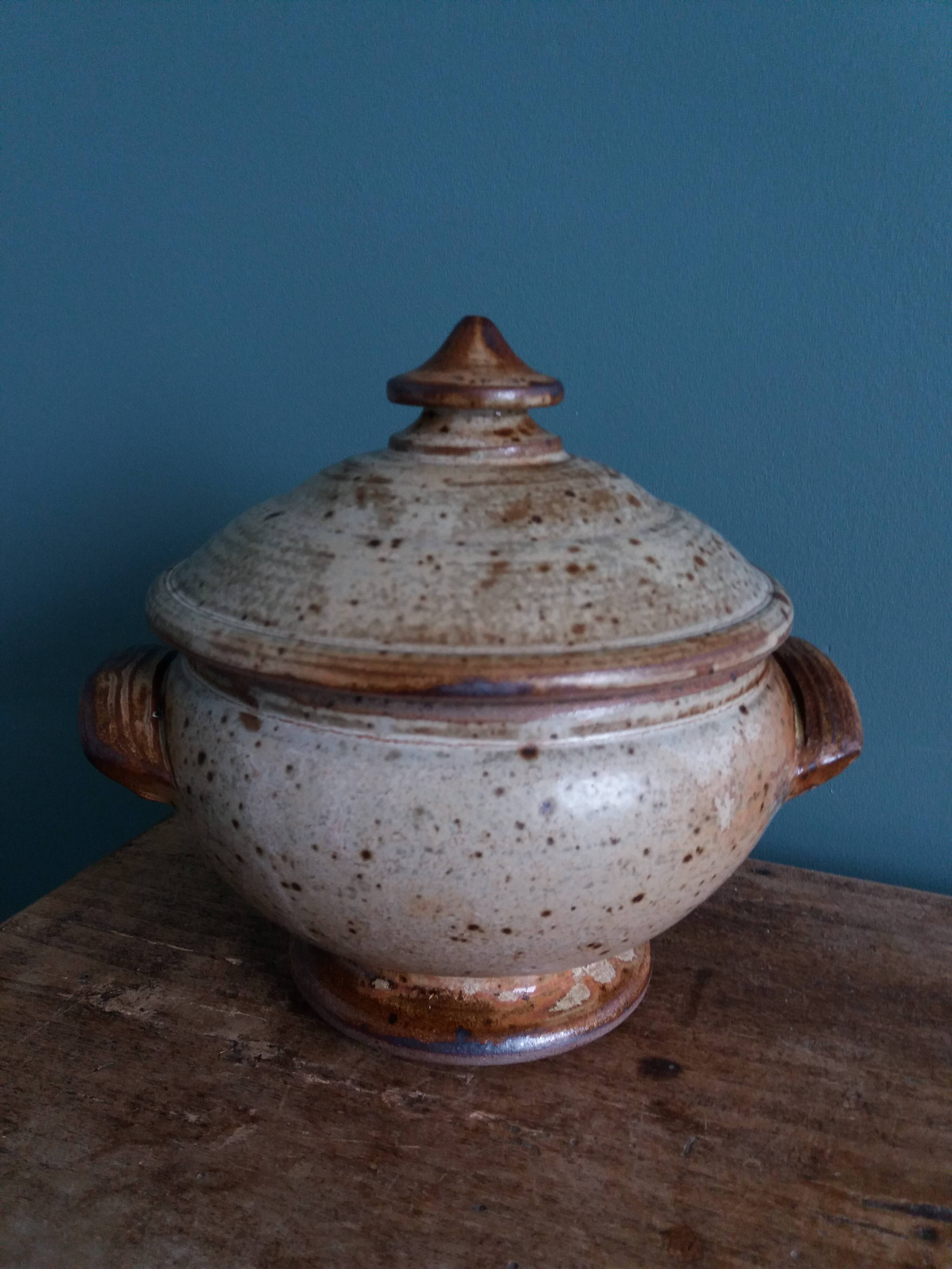 Covered sugar bowl in Puisaye stoneware signed Jean-Pierre Prud'homme