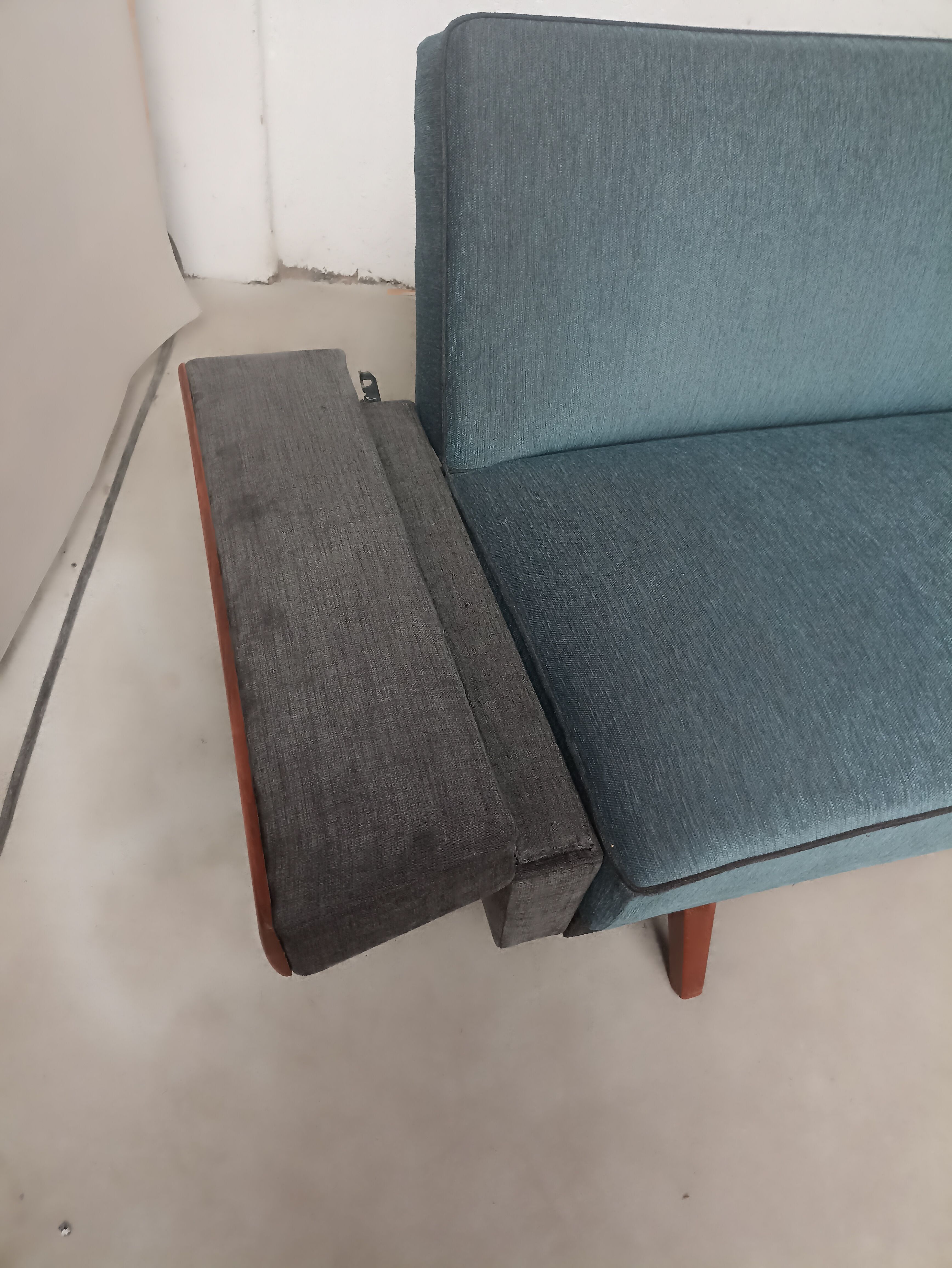Vintage daybed sofa