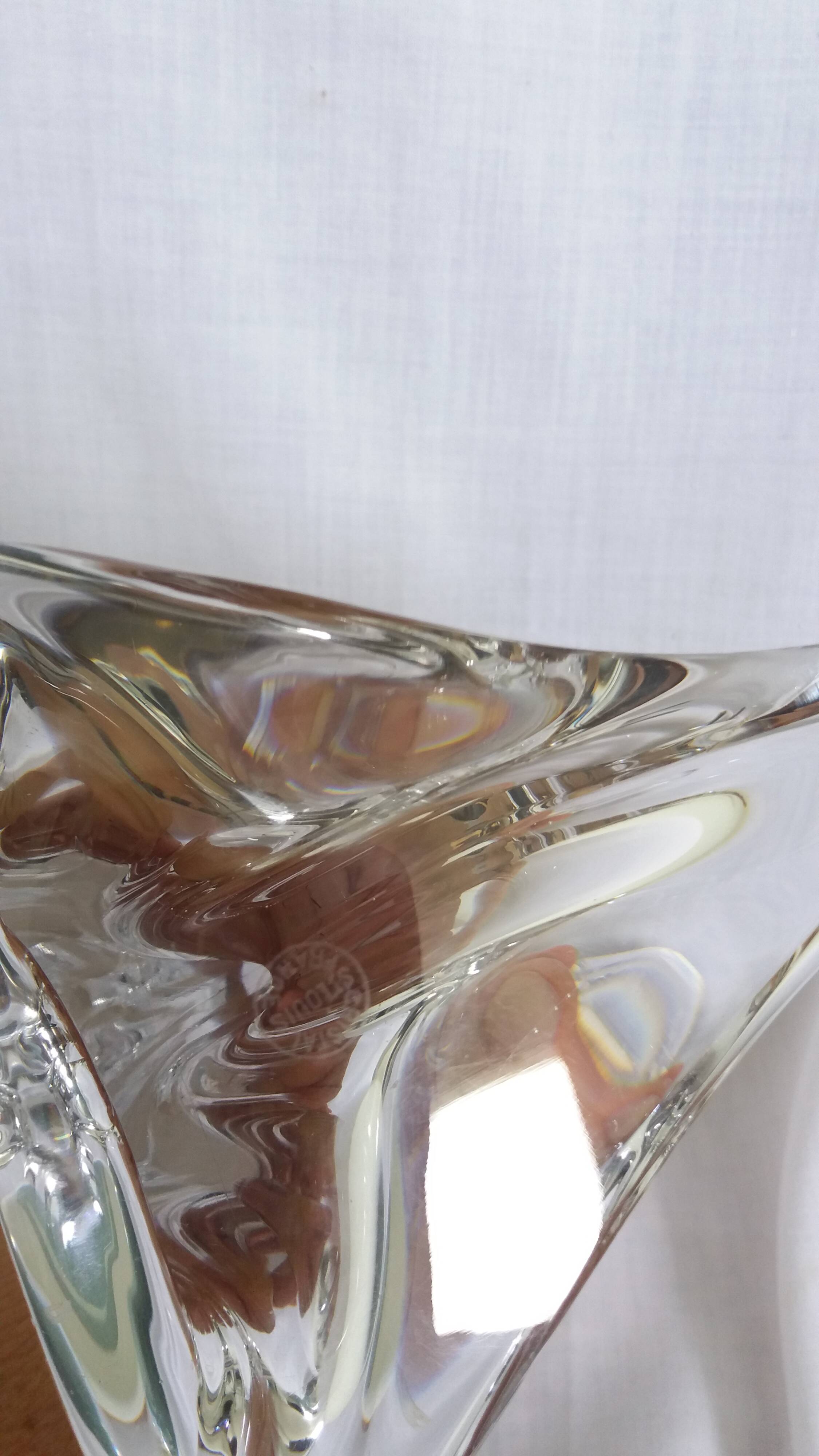 Saint-Louis crystal lamp with a free-form wave base.