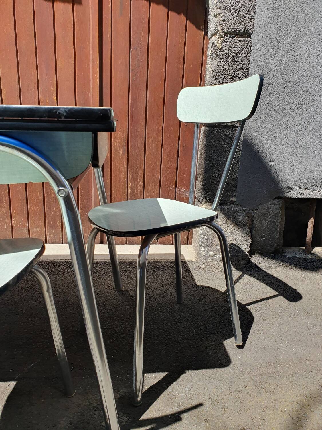 Table et chaises en formica