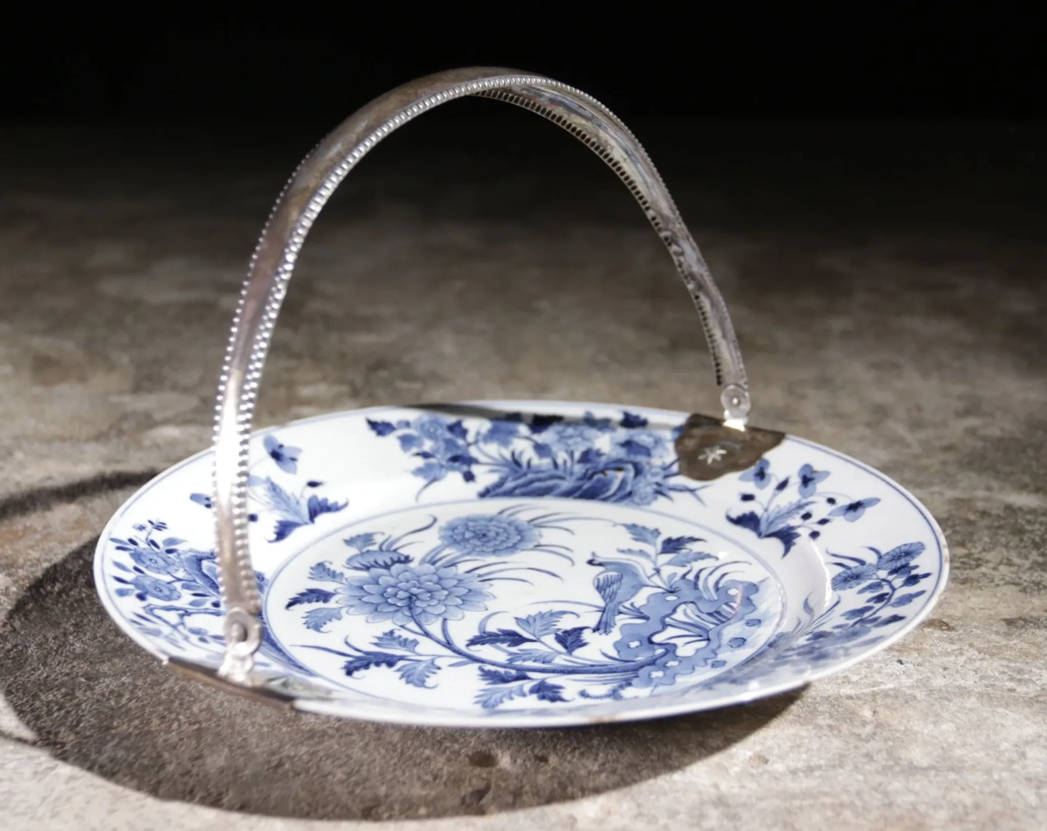 Chinese Kangxi blue and white plate with silver handle – ca. 1700