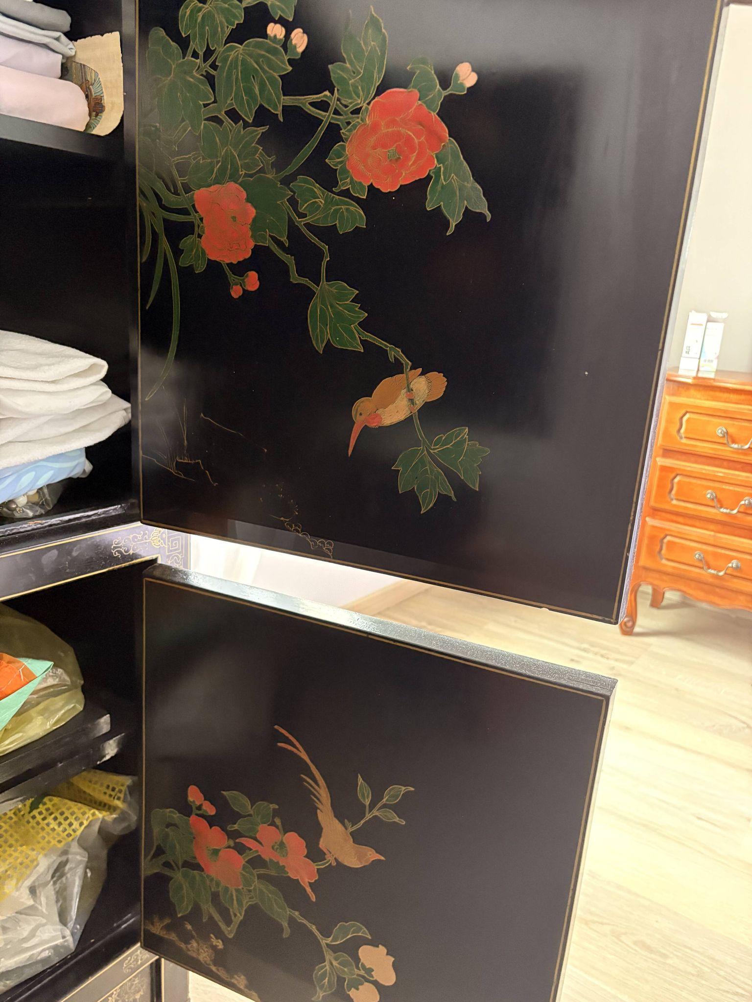 Cabinet en laque de Pékin en pierres dures & nacre Manufacture Jinlong
