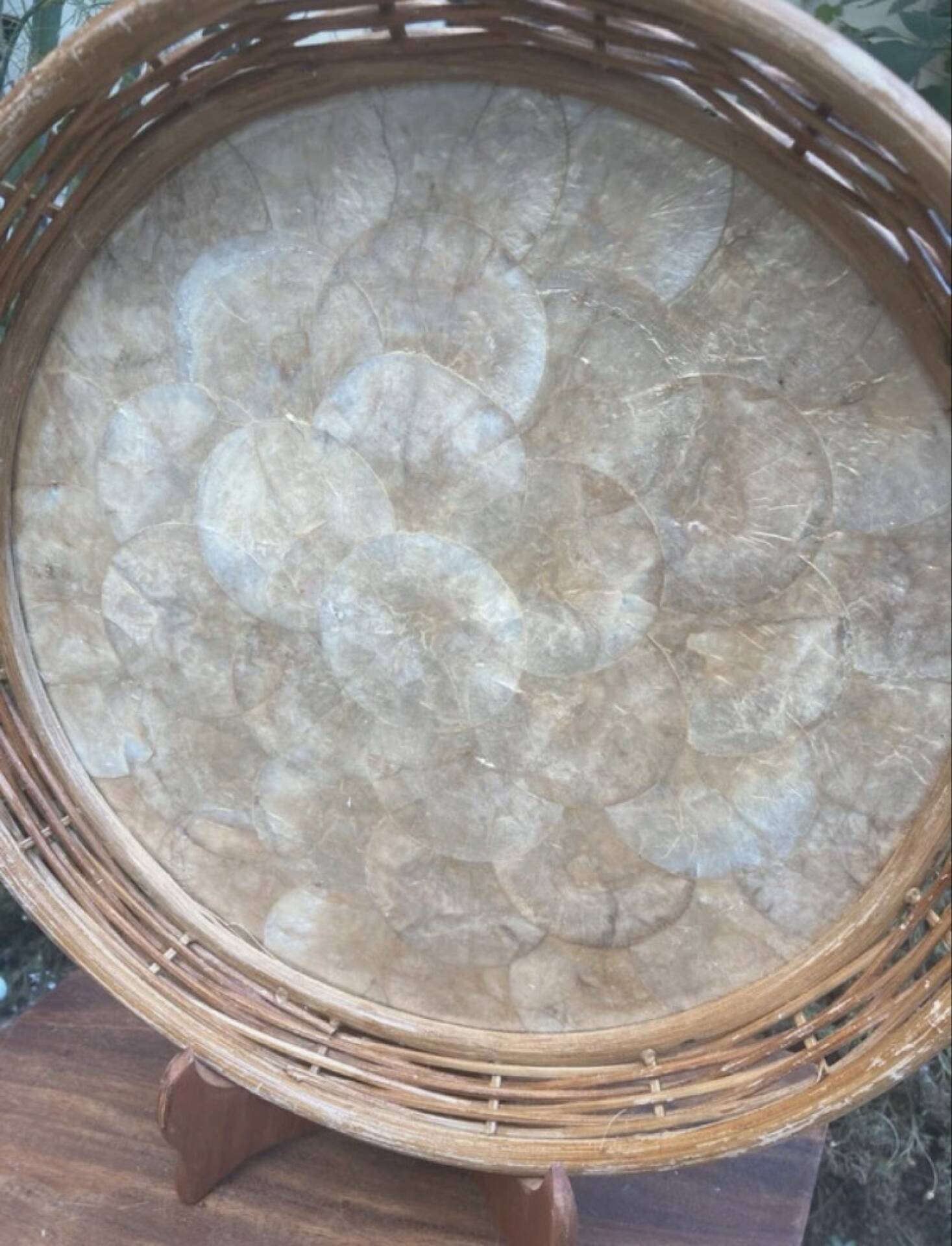 Mother-of-pearl plate