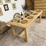 Farmhouse table with central extensions