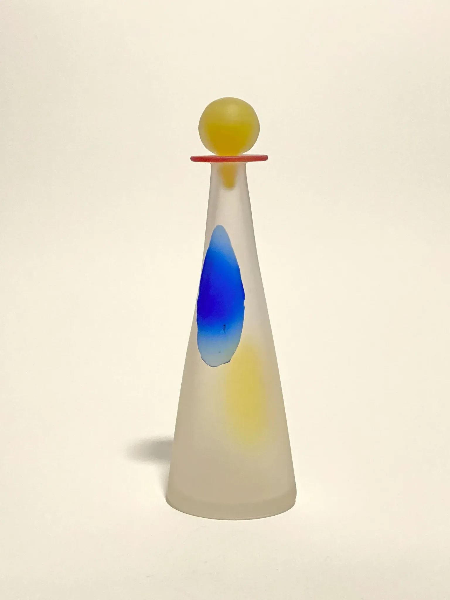 Carafe à motifs géométriques