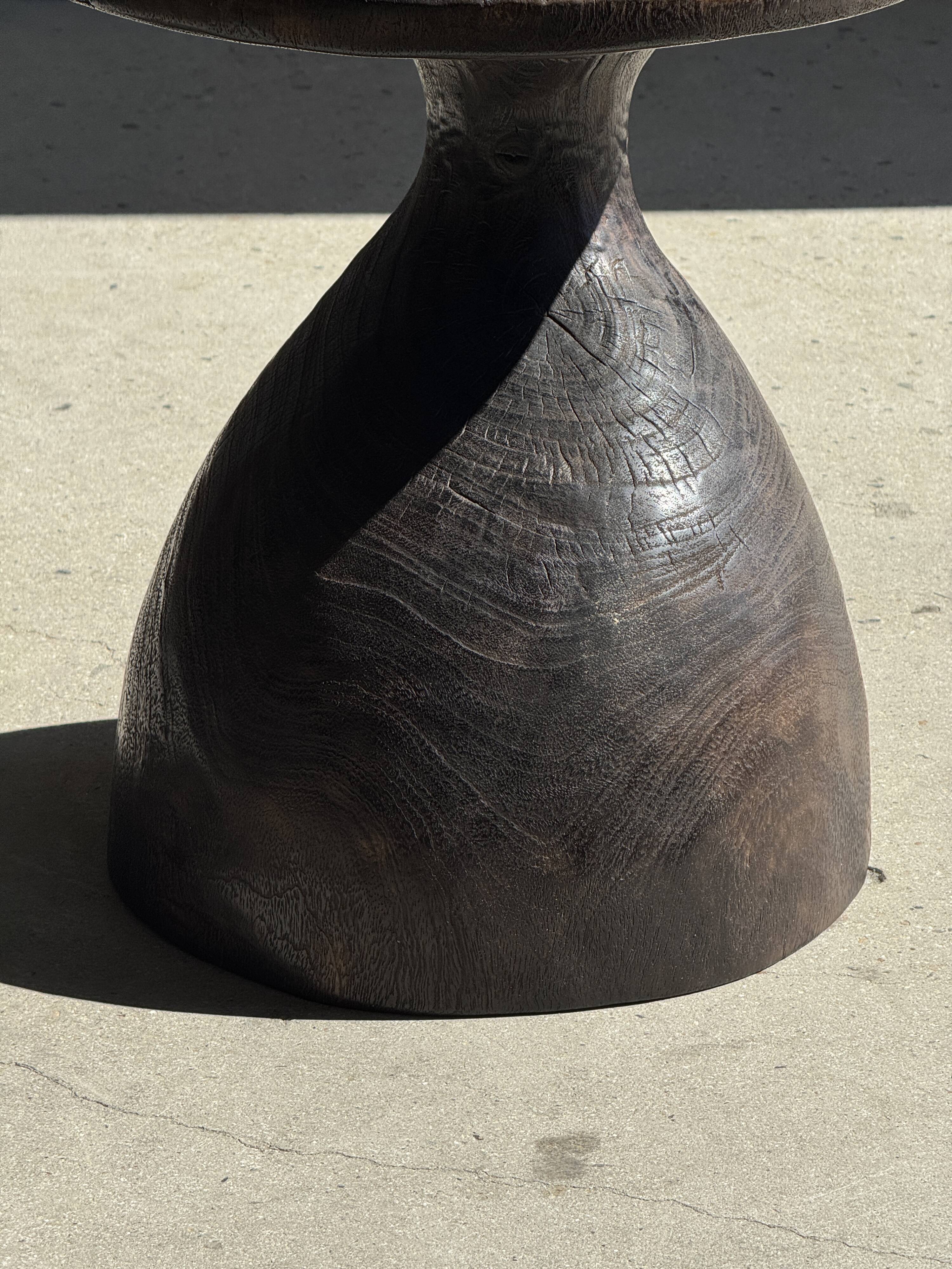 Sexy Neck - Solid wood (monoxyle) brown side table