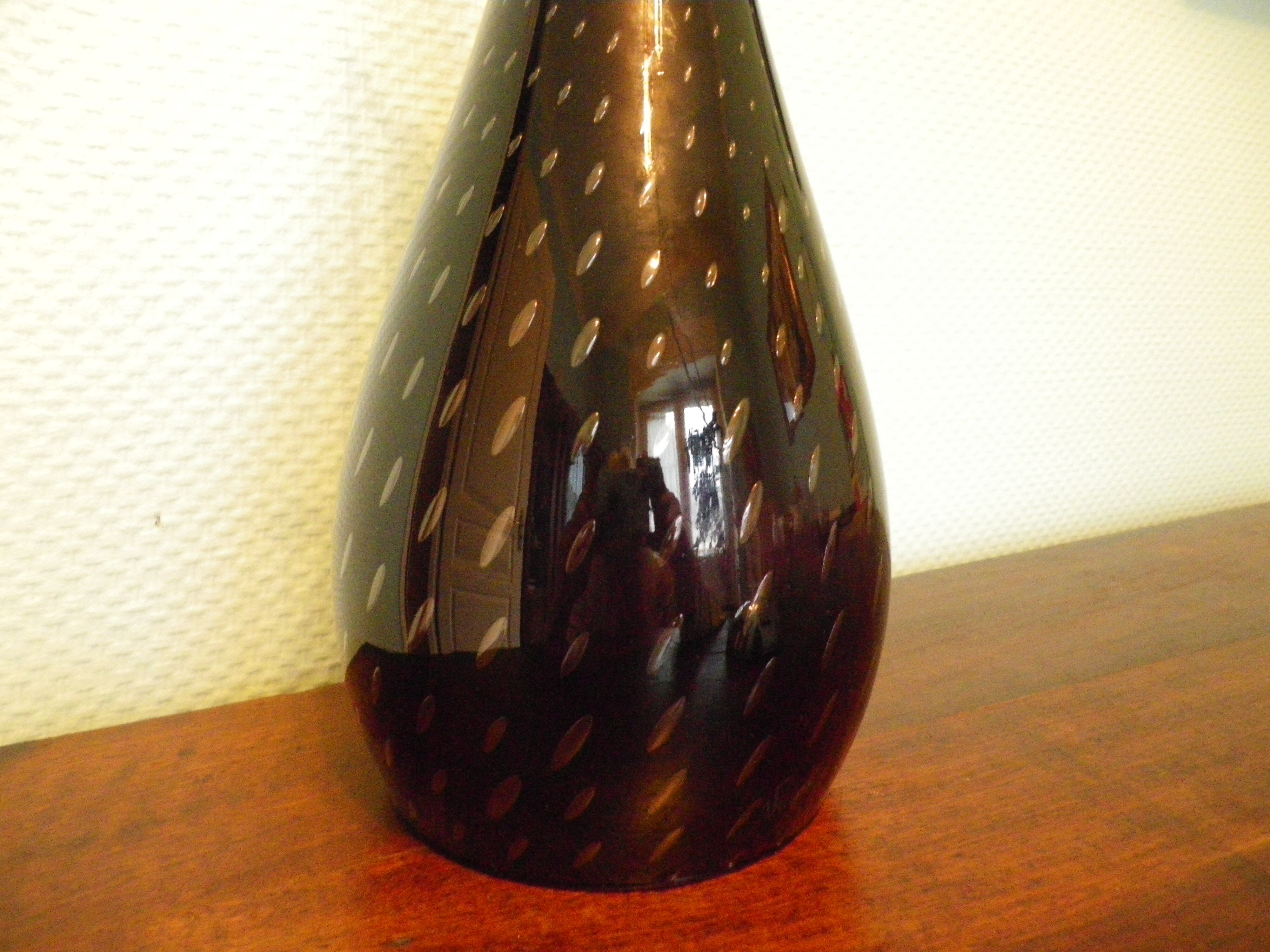 Suspension signed Vianne, inverted drop in glass lined black nuanced and purple interior