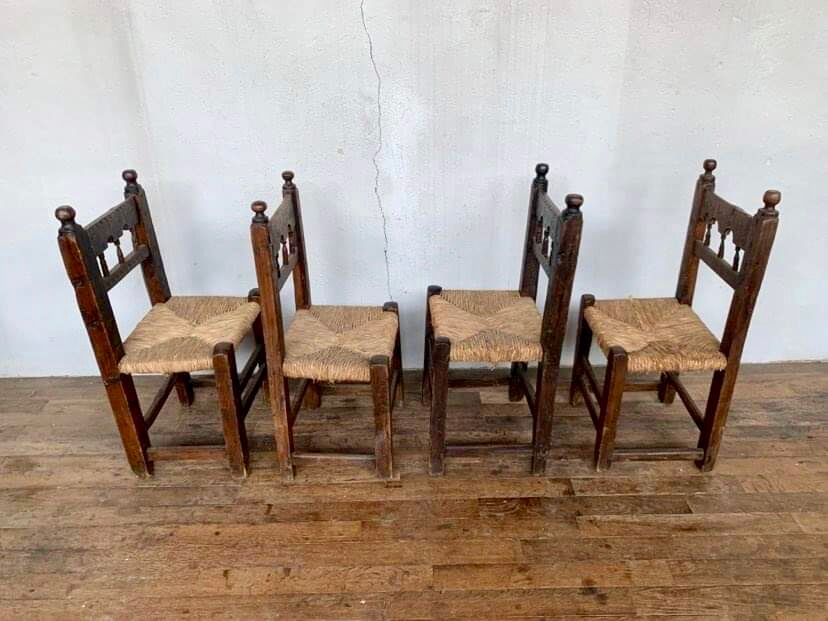 Series of 4 brutalist rustic chairs in carved wood straw seat