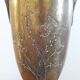 Vase amphore en laiton cuivre style art déco sur piédouche avec anses motif floral