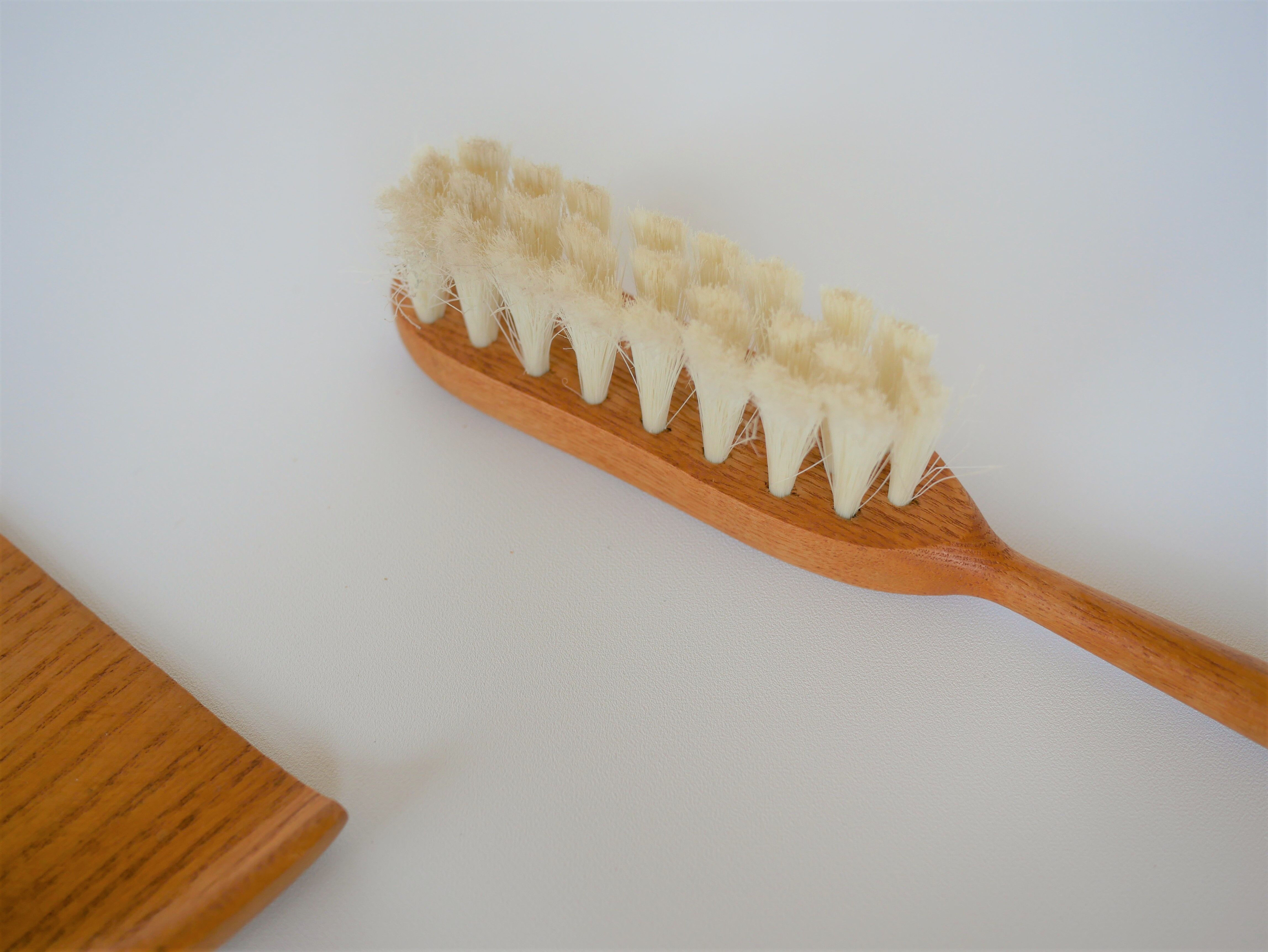 Wooden table shovel and sweeper