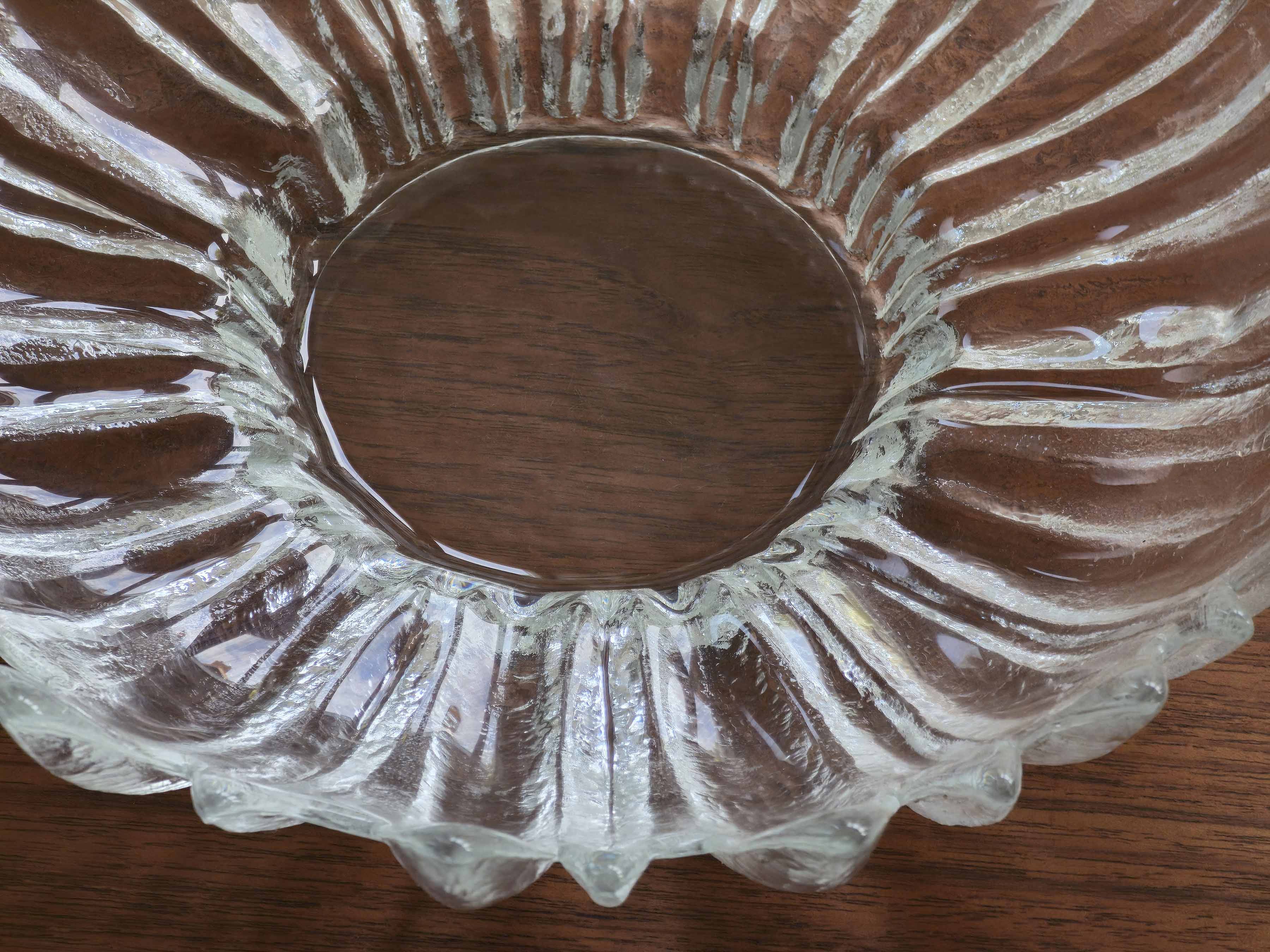 1970s brutalist art glass vessel 'Alaska' by Uno Westerberg for Pukeberg Sweden.