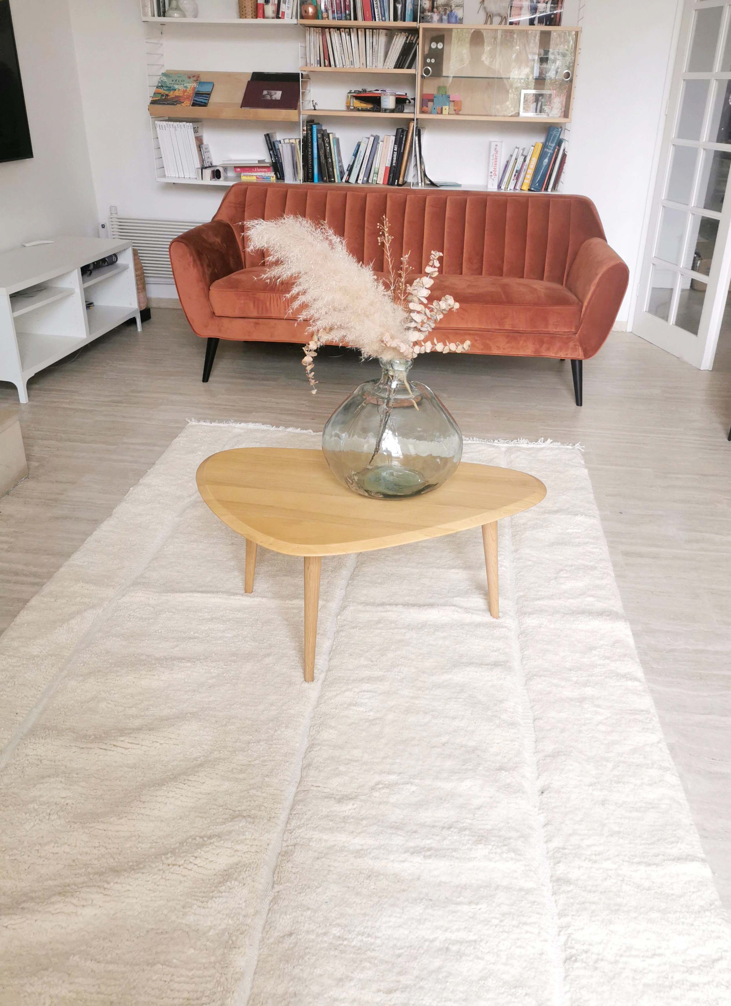 Berber carpet Béni Ouarain plain white with inlaid line patterns