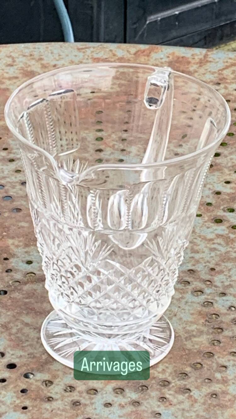 Carafe in transparent glass and crystal, chiseled, old pineapple pattern