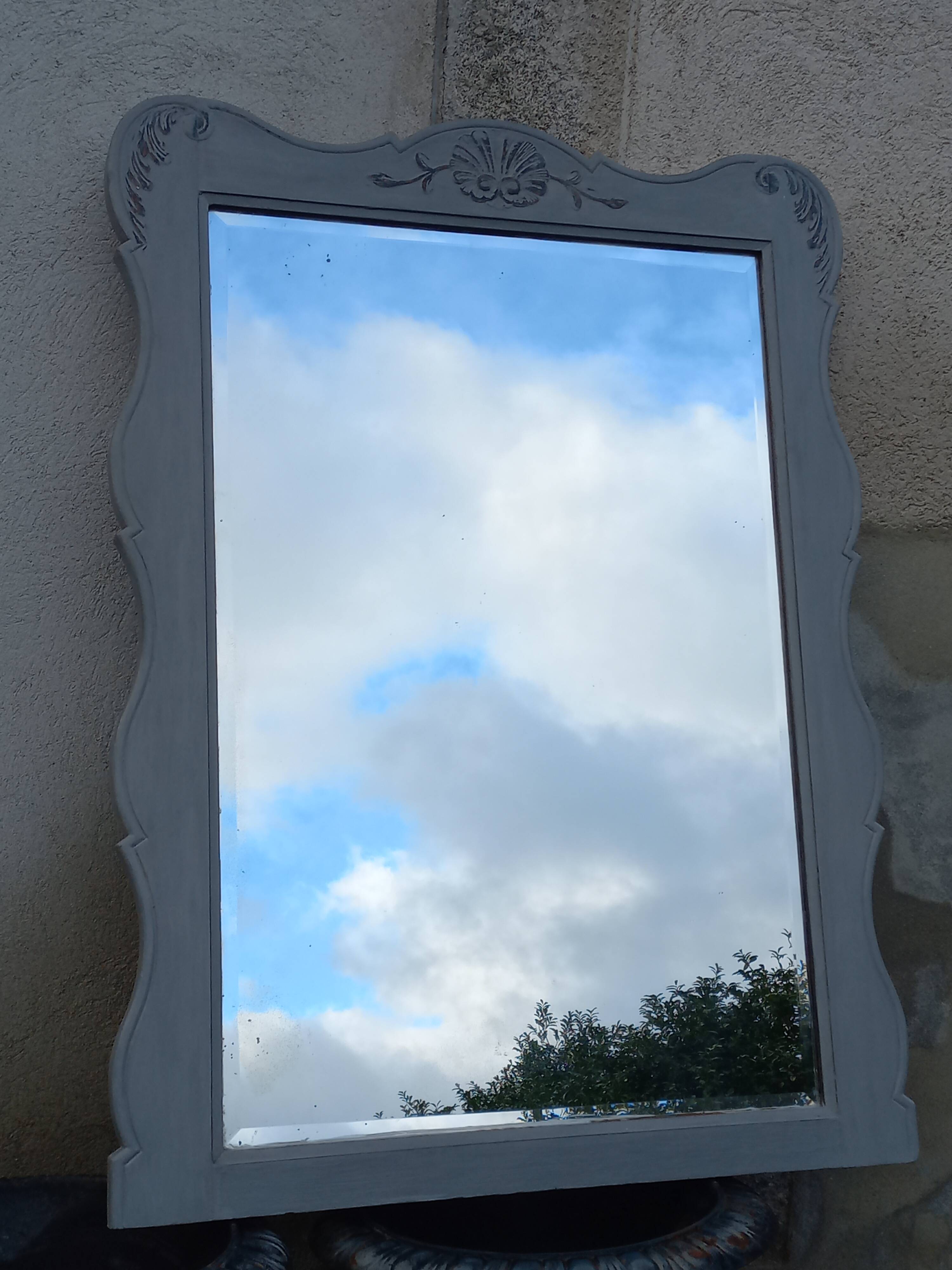 Antique Louis XV style mirror in solid oak with grey patina, 131cm.