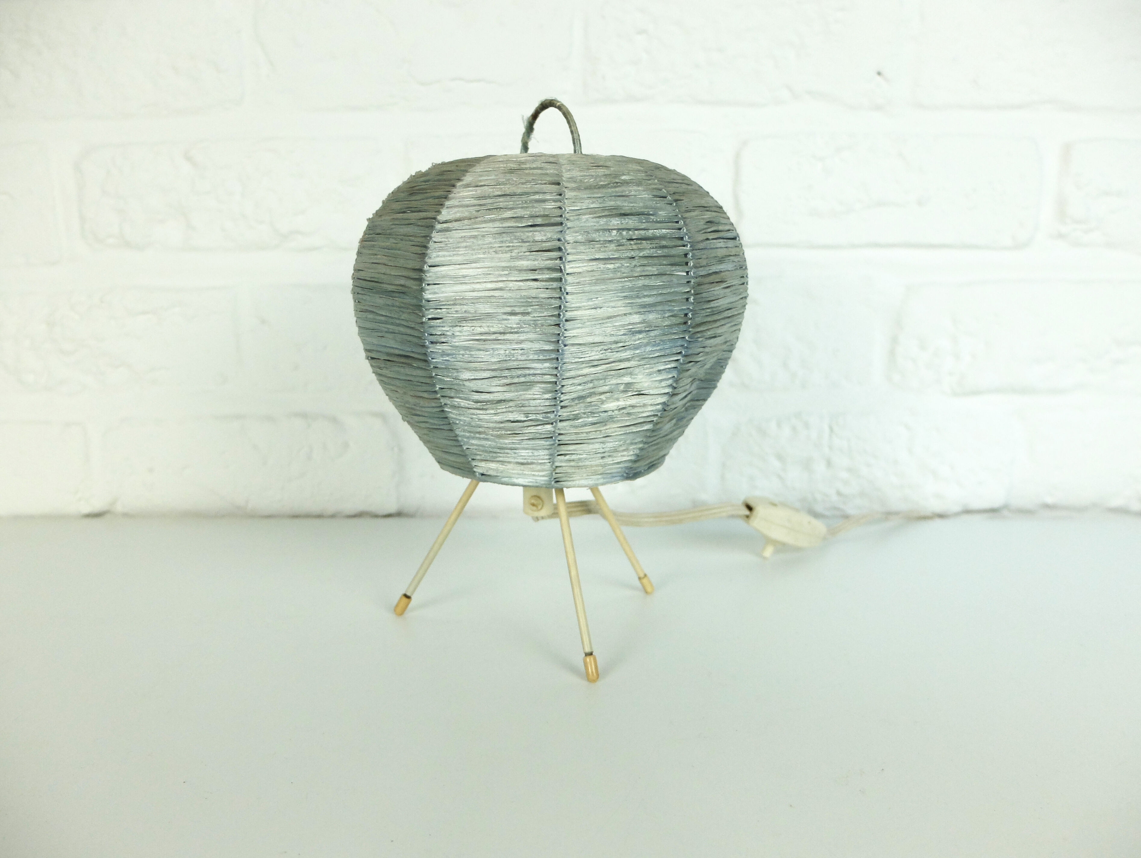 Mid-century tripod bedside lamp, raffia, Italy, 1950s