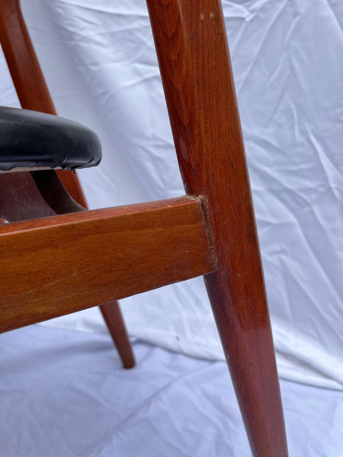 2 Scandinavian chairs