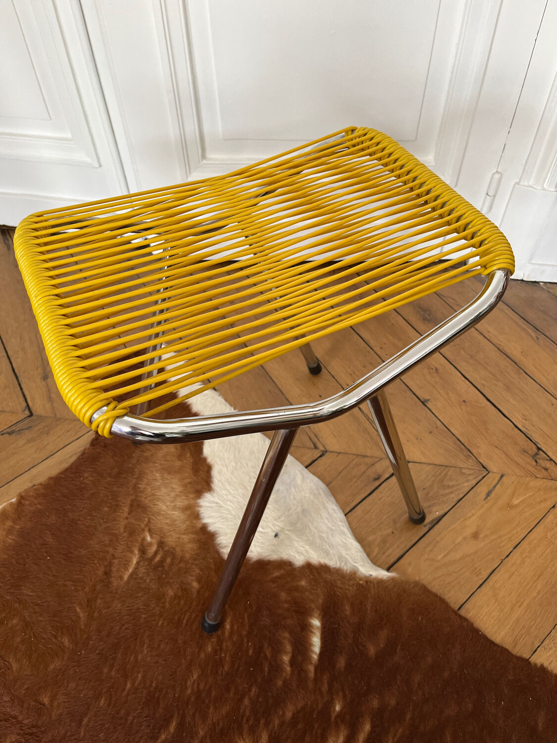 Scoubidou stool