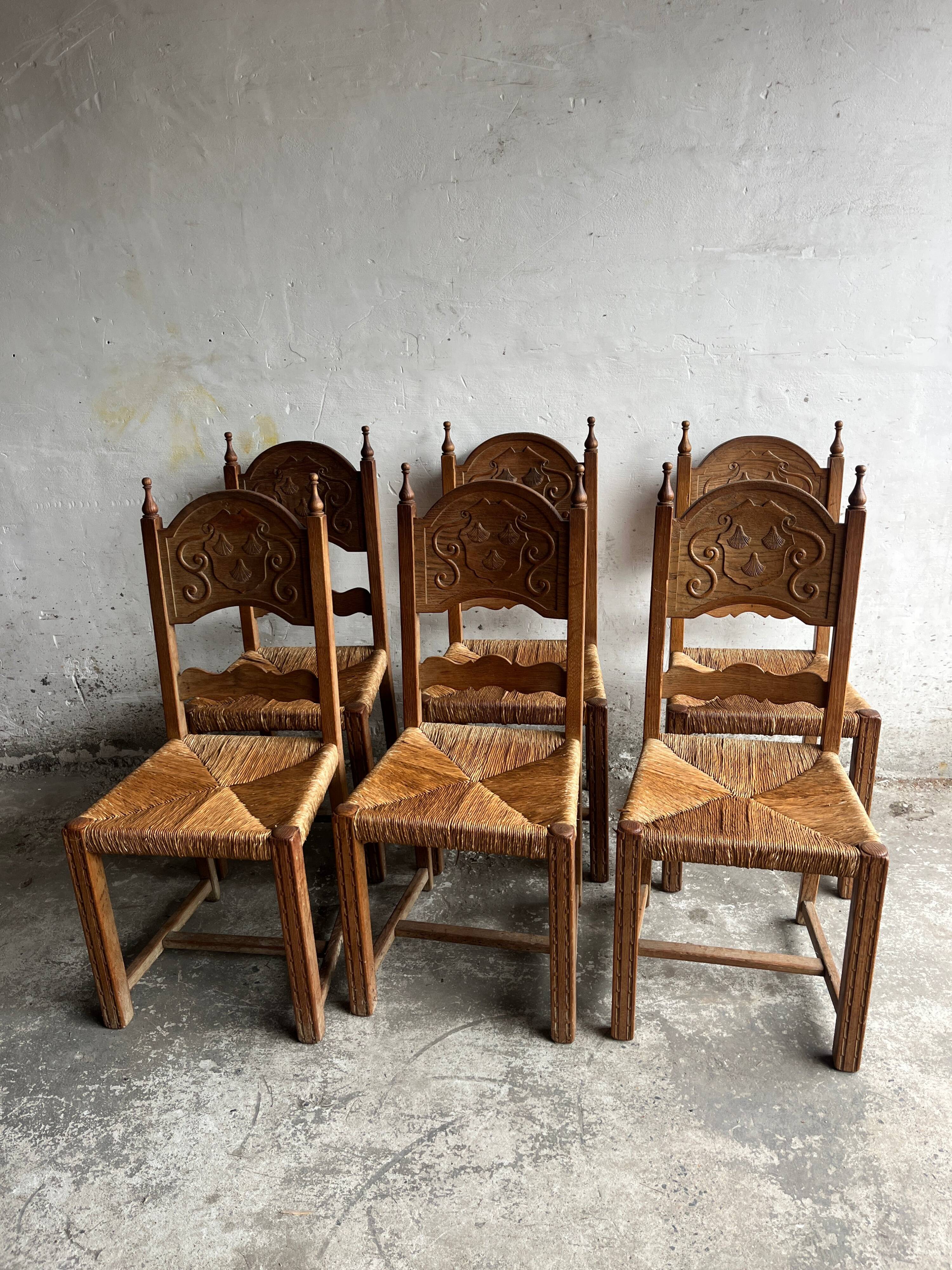 Set of 6 sculpted oak chairs with straw seats – 1950s