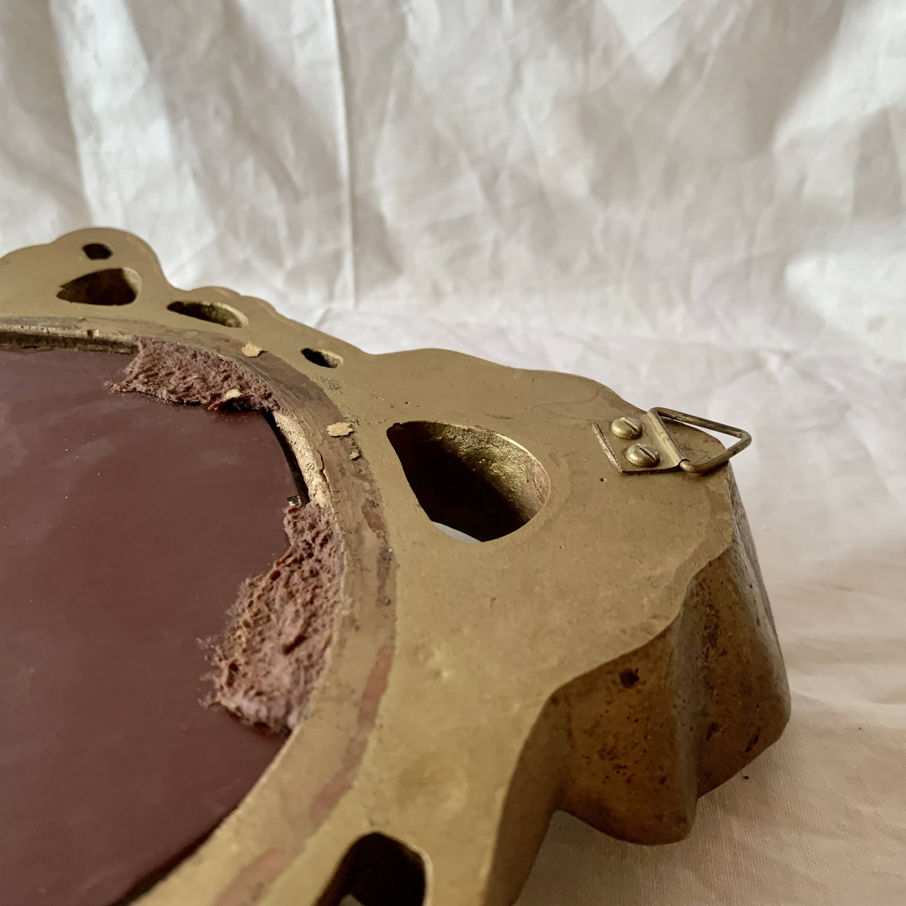 Vintage shell mirror in gold plaster