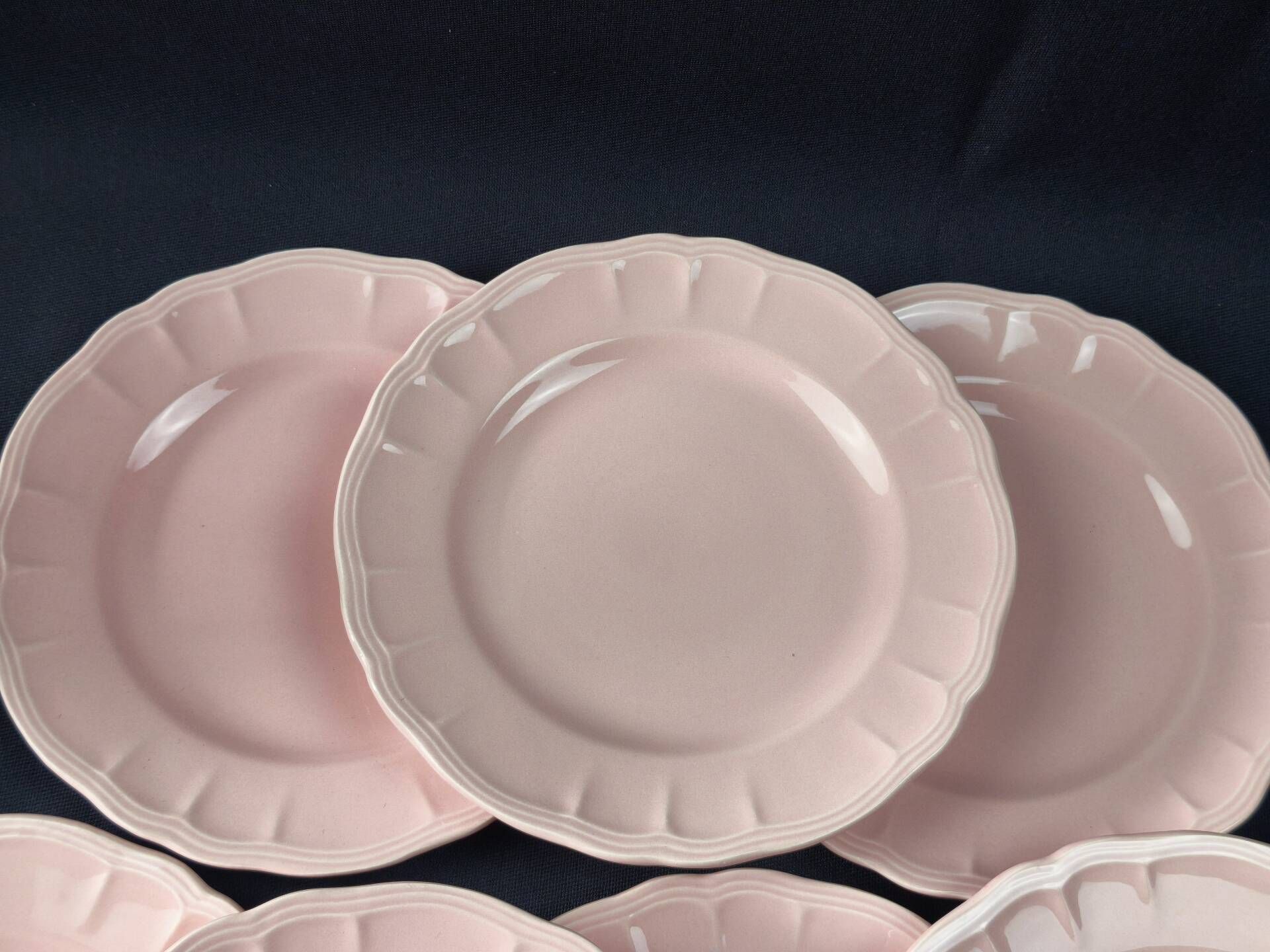 Title: 8 vintage Salins flat plates in powder pink – Ø 25.7 cm