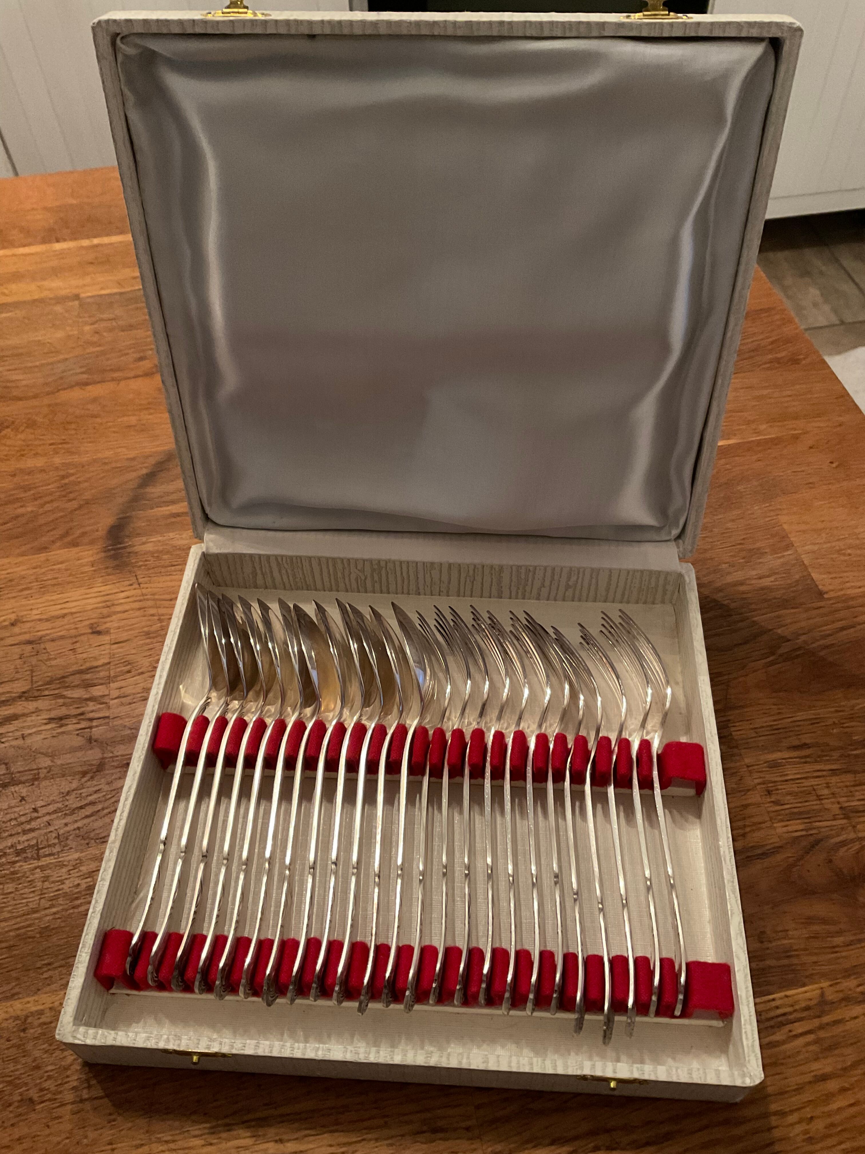 Coffret 12 fourchettes et 12 cuillères, gulden, métal argenté