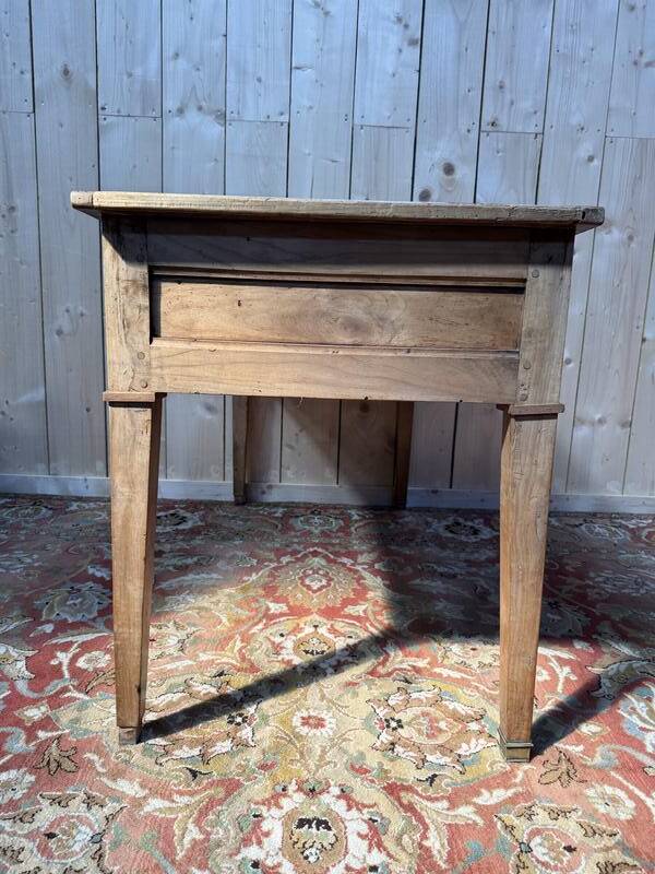 Bureau plat en merisier époque Louis XVI