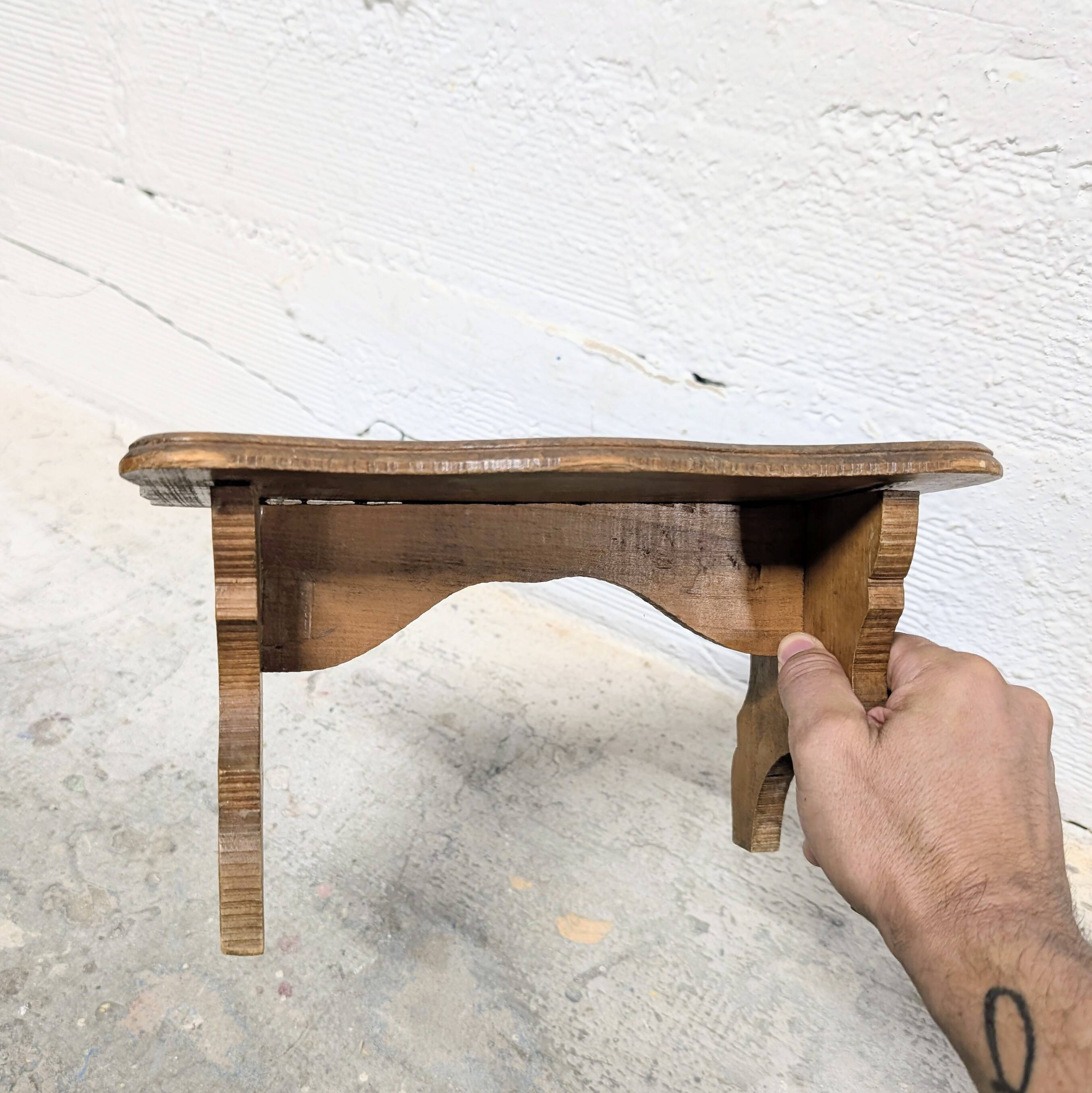 Repose-pieds en bois