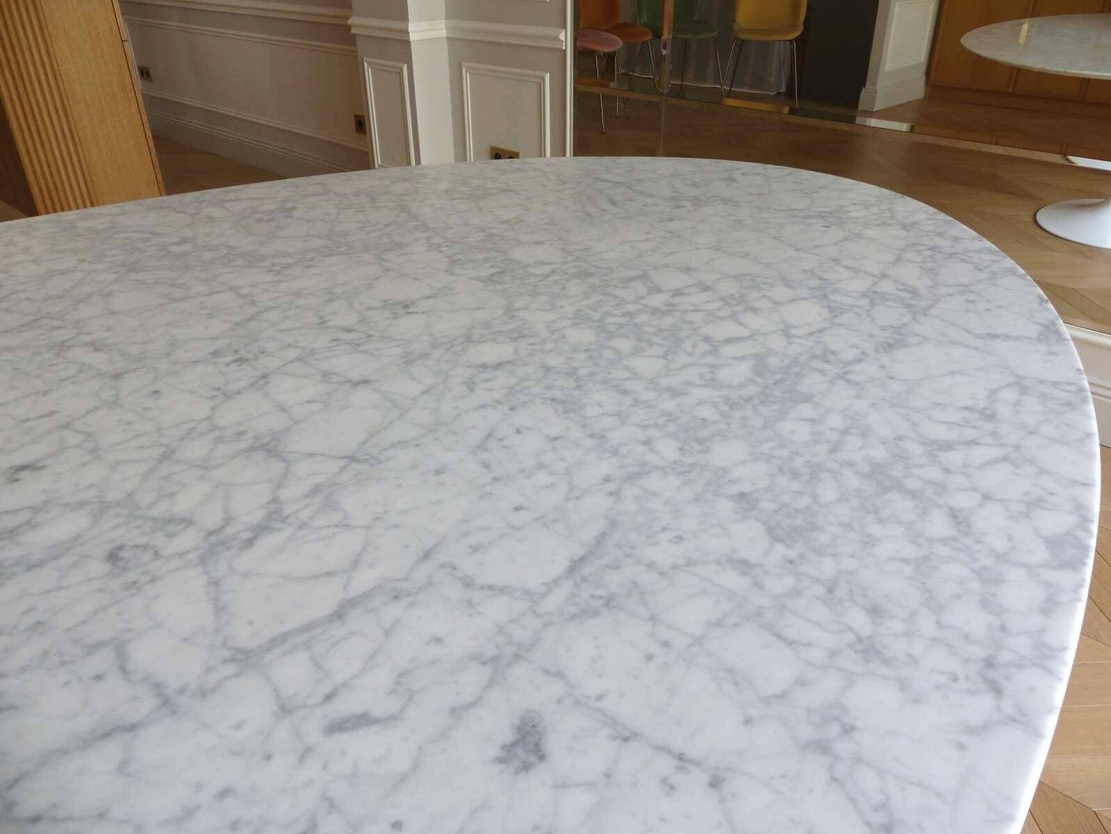 Saarinen Dining Table - Oval Statuarietto Marble KNOLL Eero Saarinen