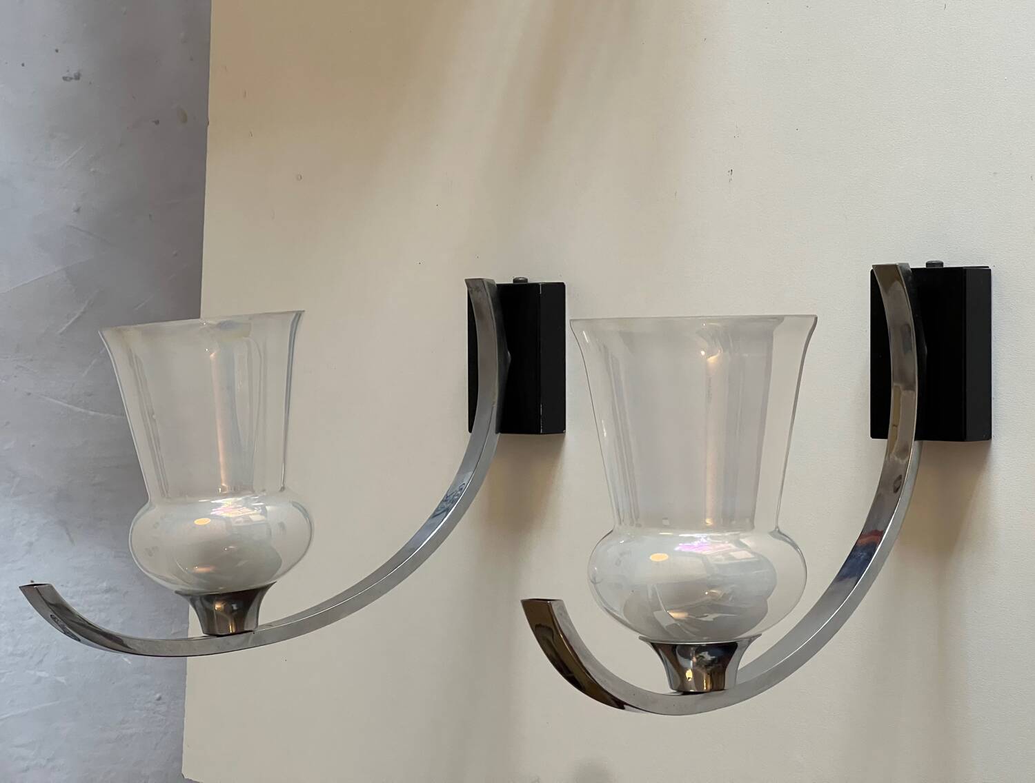 Pair of iridescent tulip wall lights and chrome arms