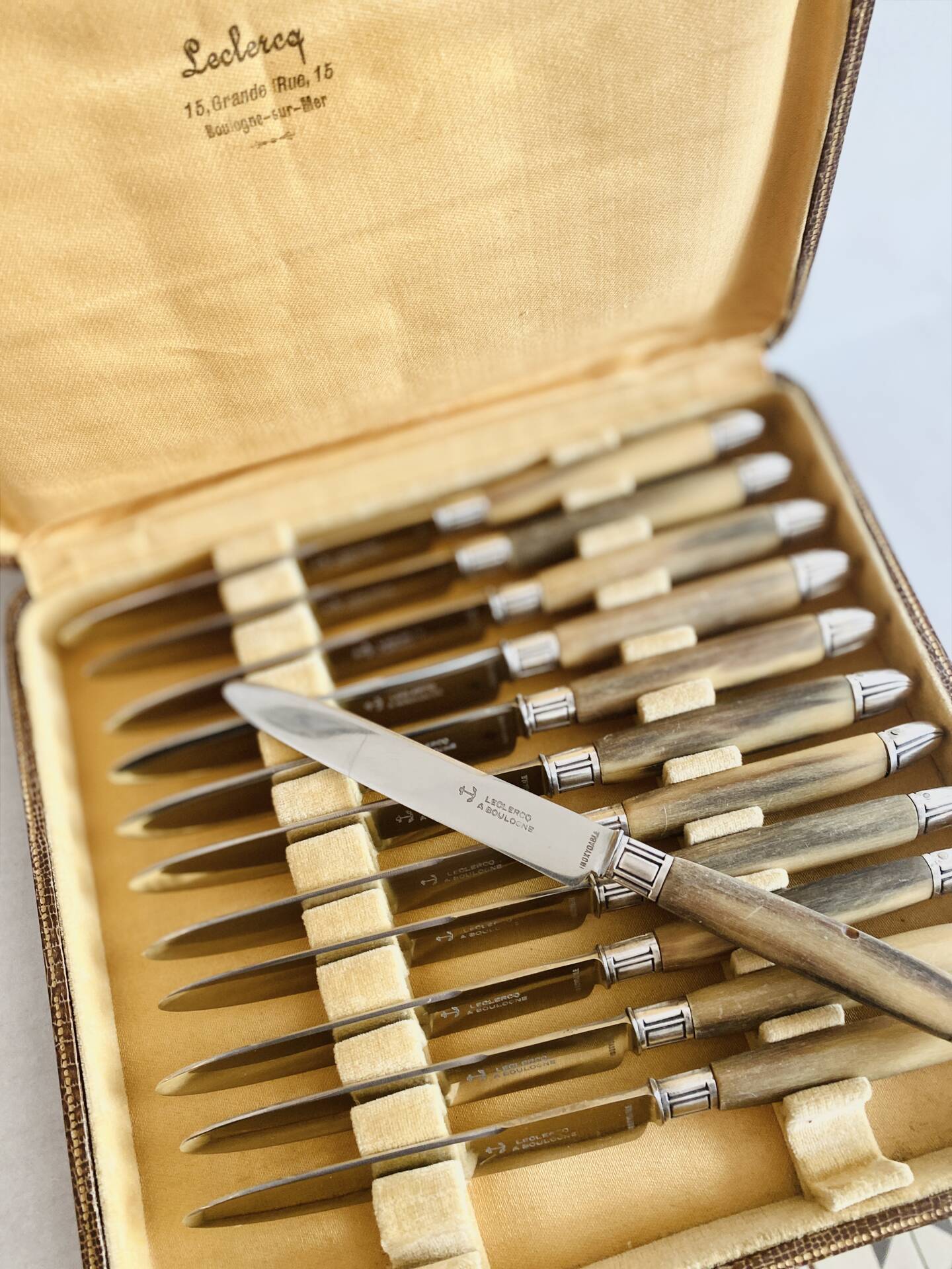 Coffret 12 couteaux de table art déco - Leclercq à Boulogne-sur-Mer
