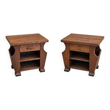 2 x matching oak magazine tables / night stands