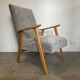 Fauteuil vintage retapissé en gris clair