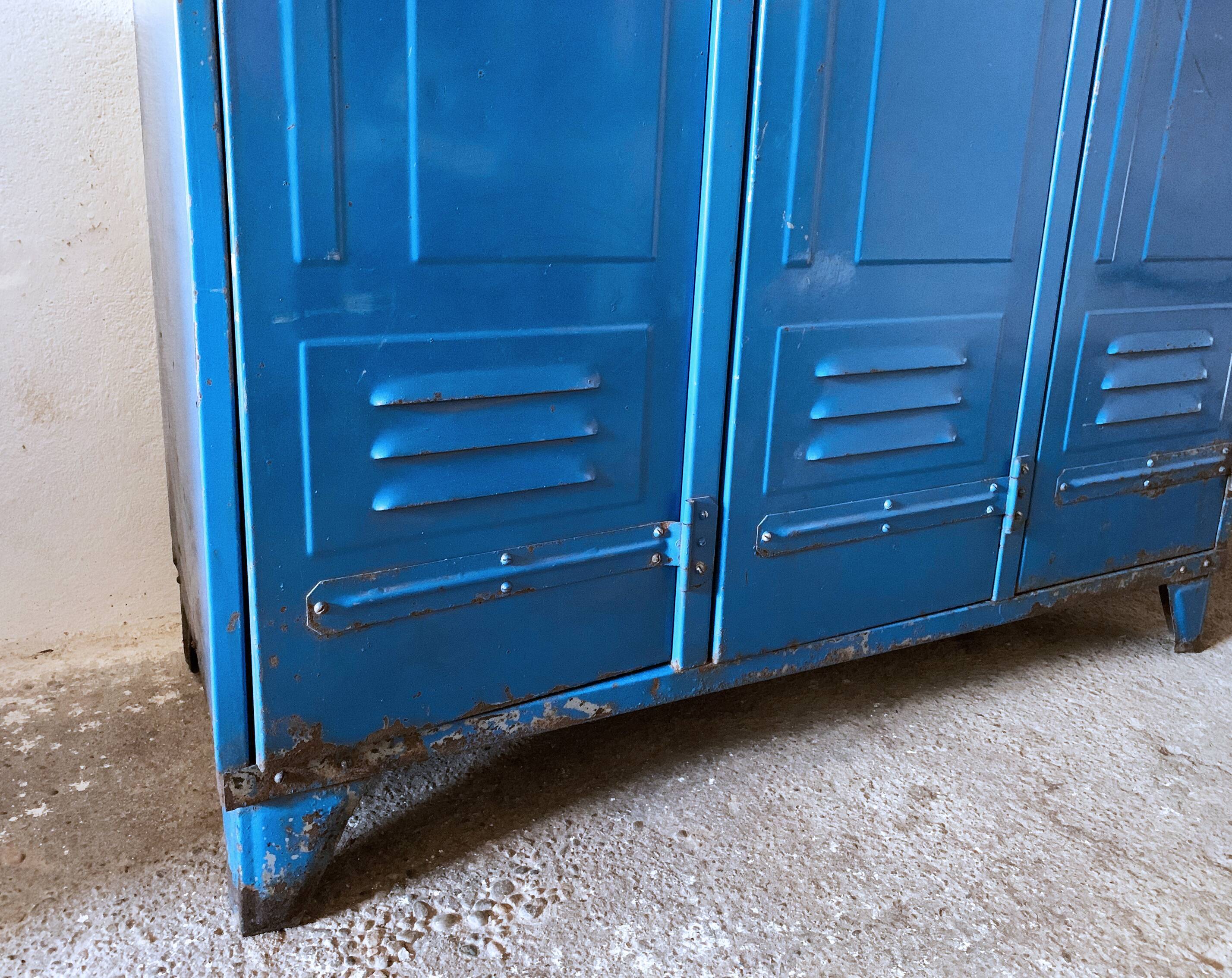 Industrial metal cloakroom