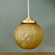 Suspension globe vintage art déco en verre dépoli jaune