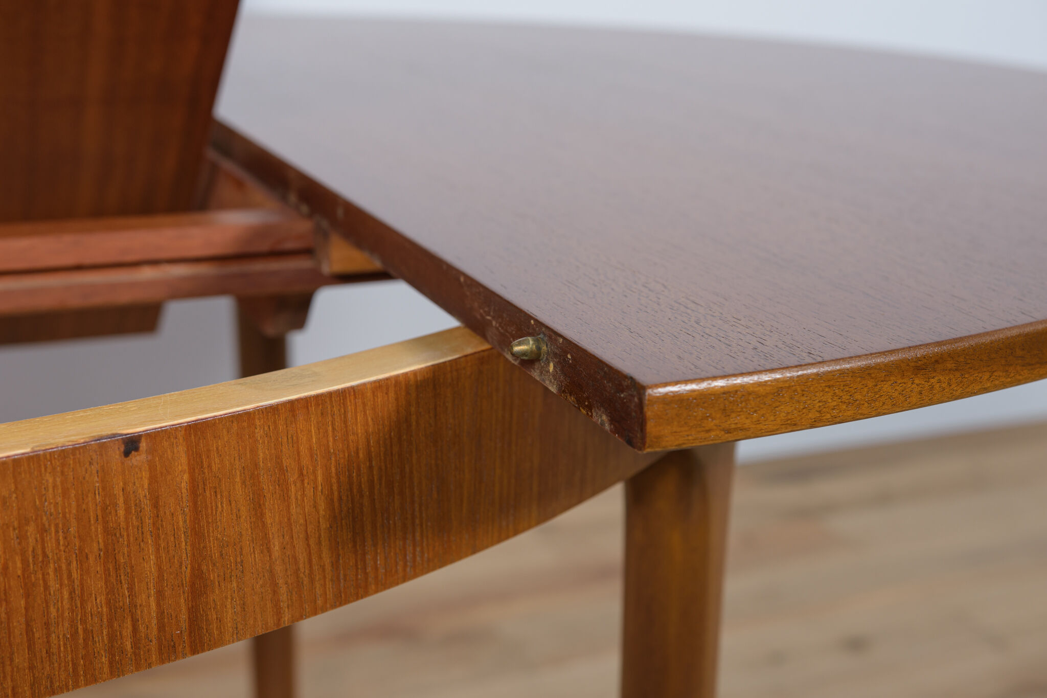Round Extendable Dining Table from McIntosh, 1960s