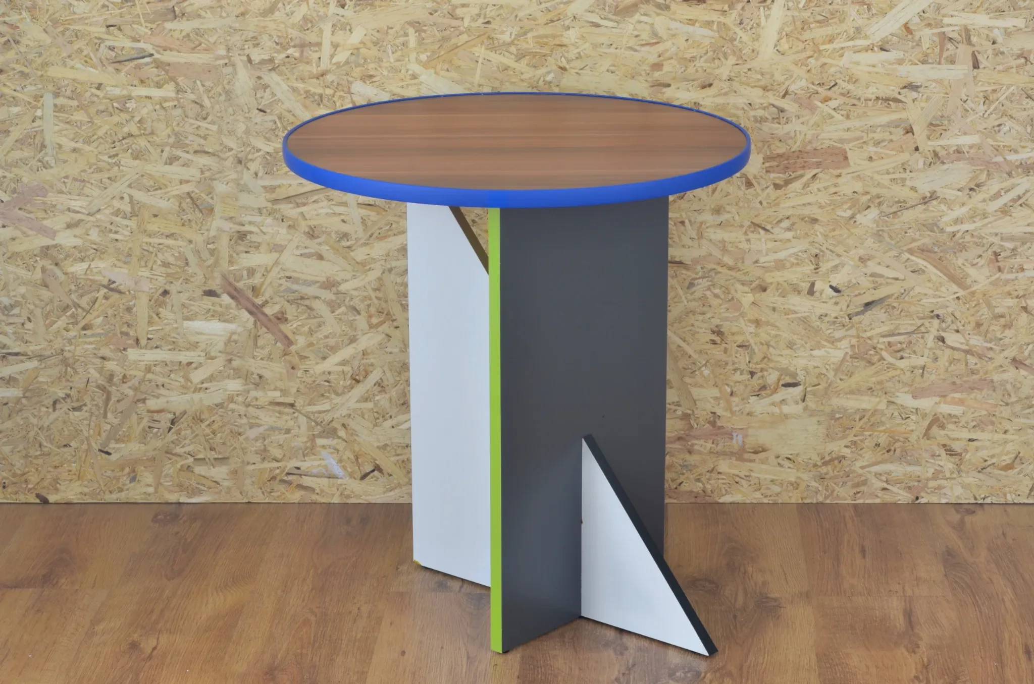 Handmade coffee table for self-assembly, made from recycled materials.