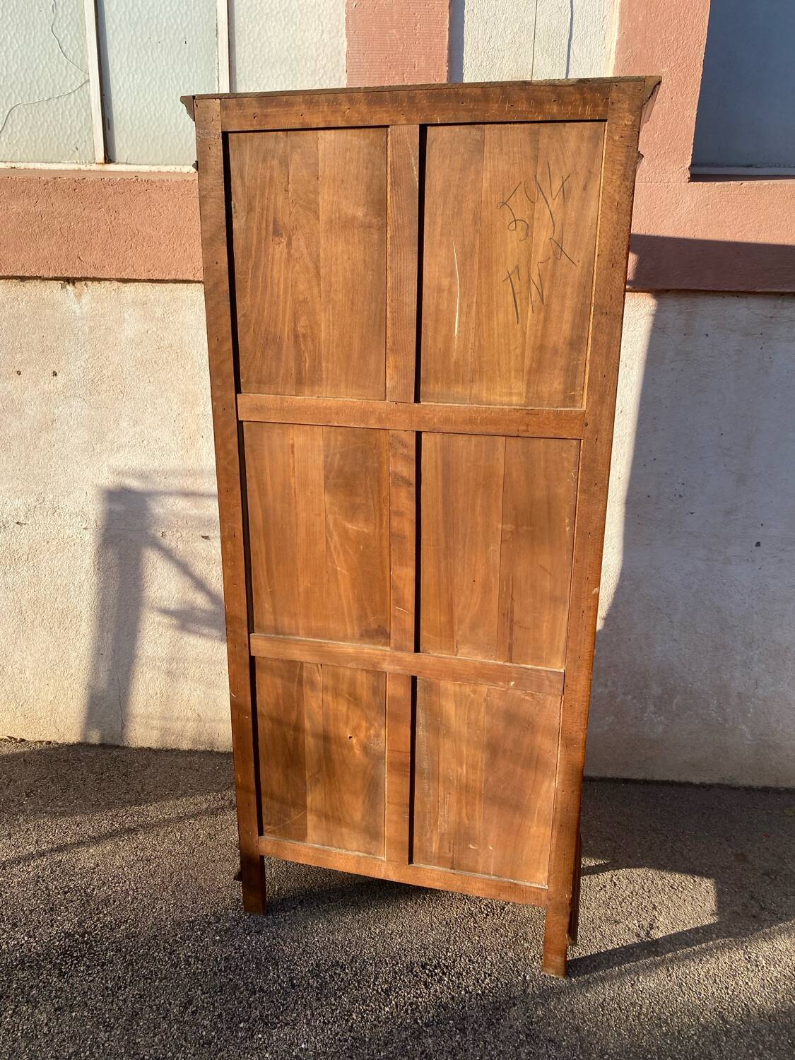 Display case: 2-door bookcase