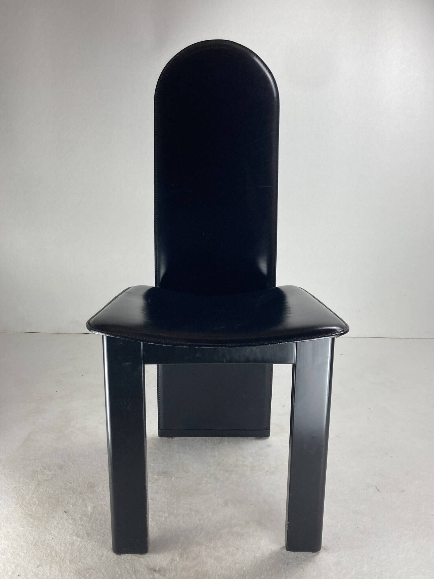 Post modern Memphis high back black leather stitched organic dining chairs, set of 6. Italy, 1980s