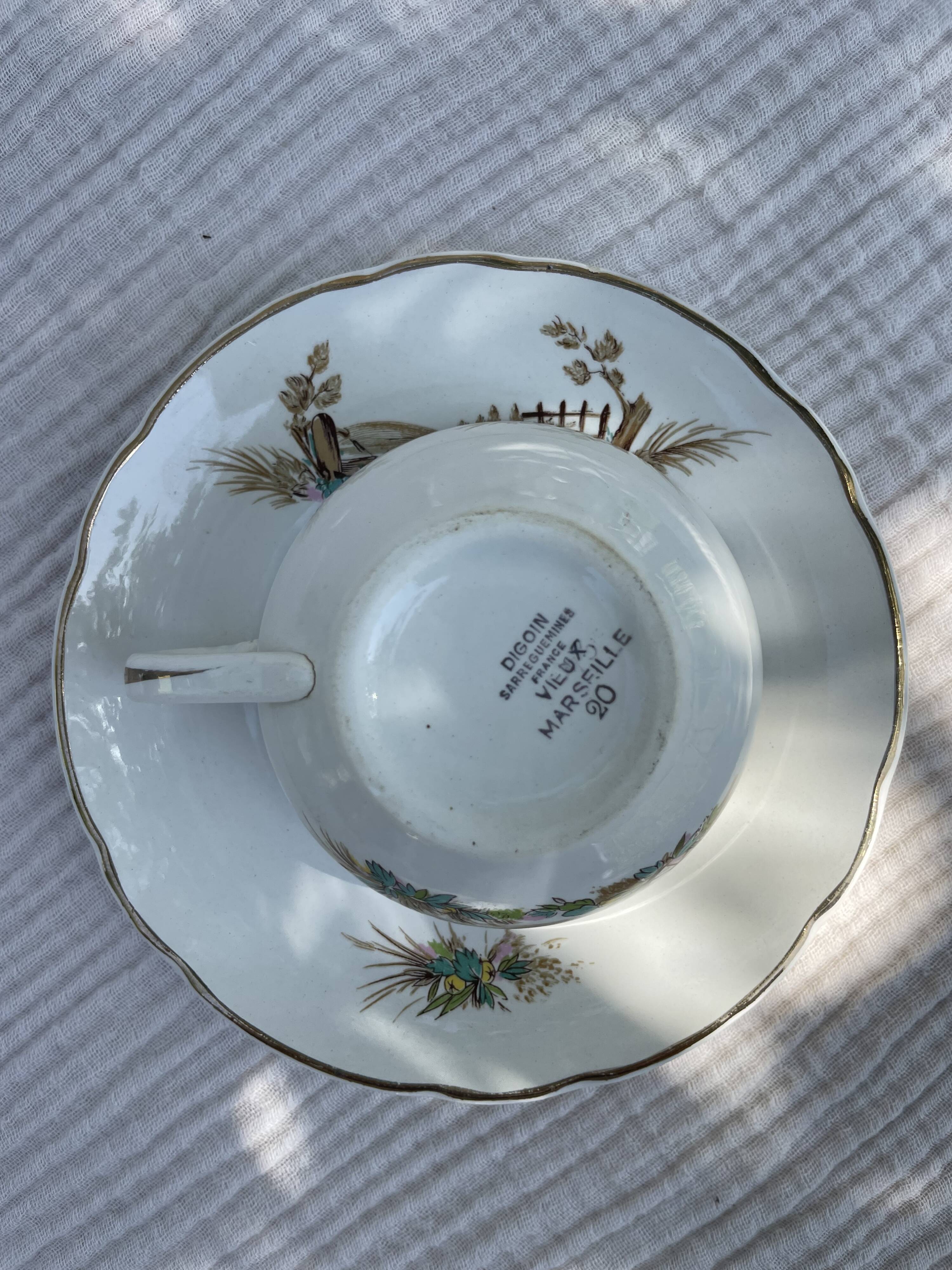 Vintage set of 5 porcelain plates and 5 cups – Digoin Sarreguemines