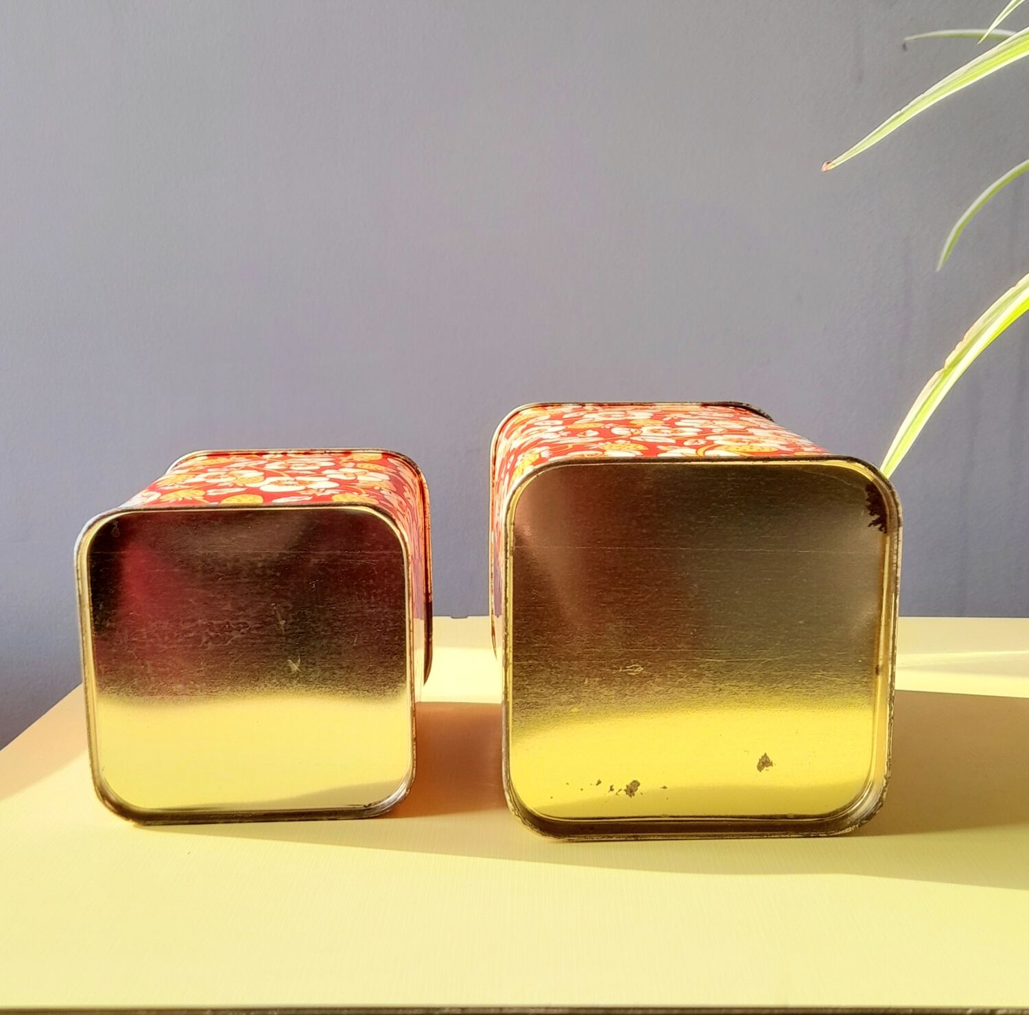 Strawberry nesting boxes 60s