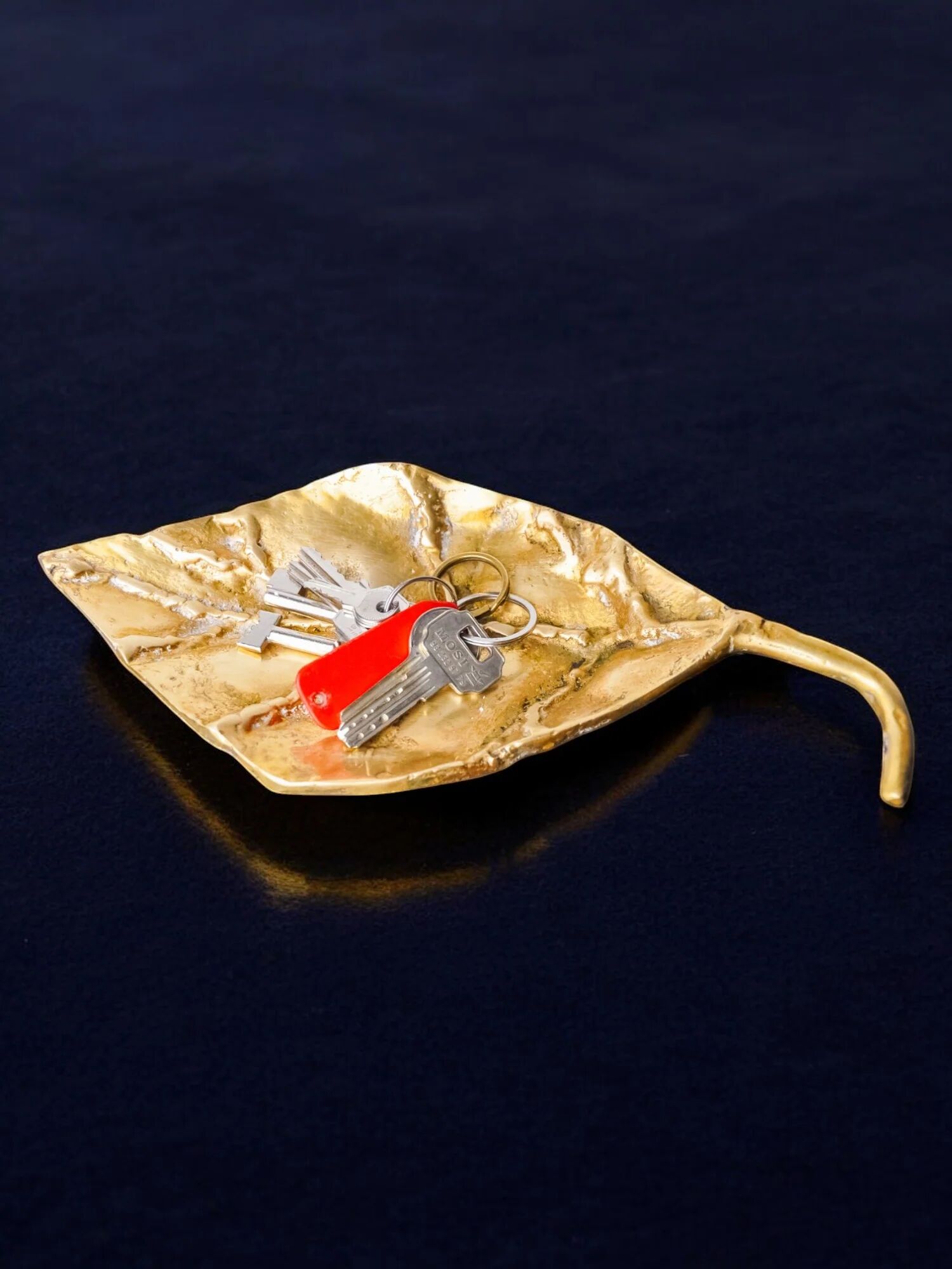 Brutalist leaf tray by David Marshall in bronze, Spain, 1970