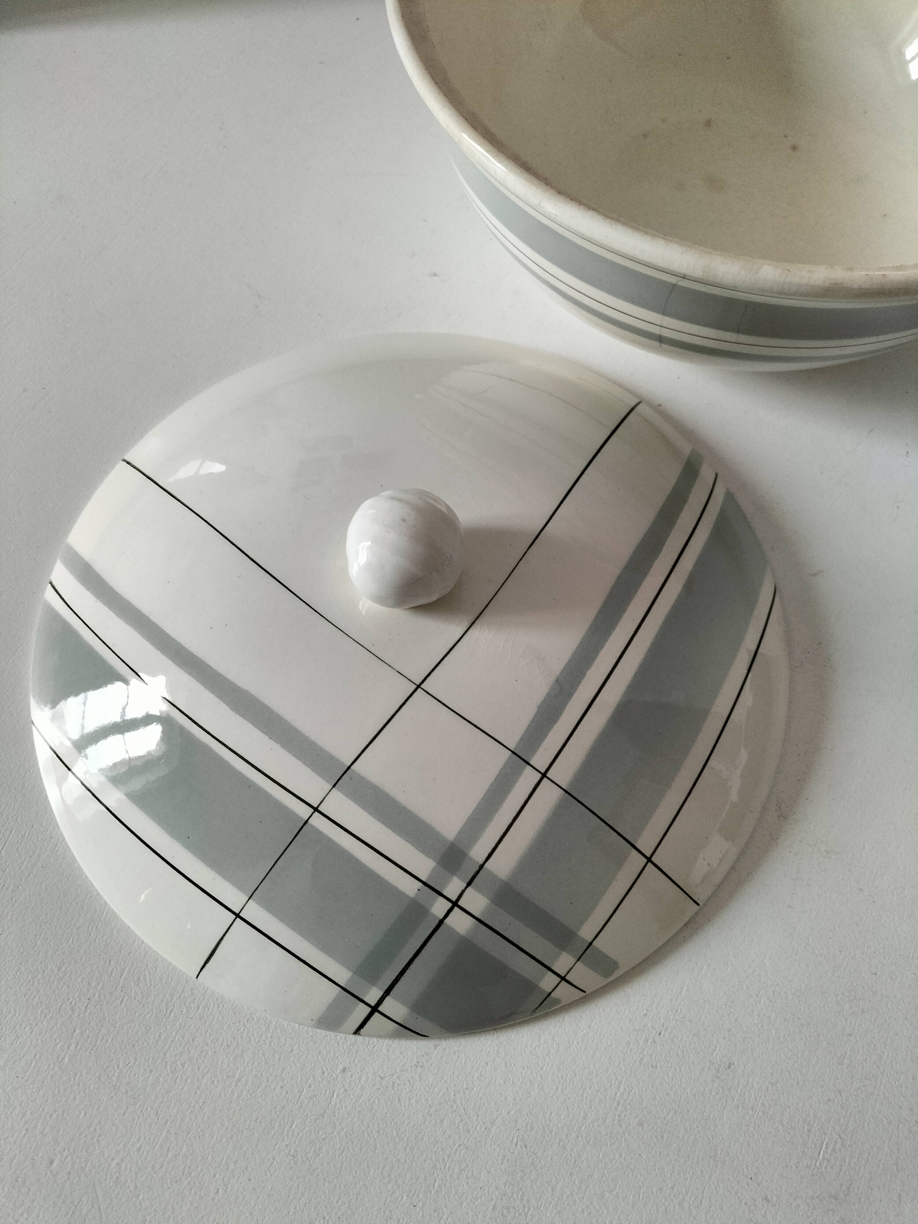 Salins soup tureen model Montréal graphic decor 60s