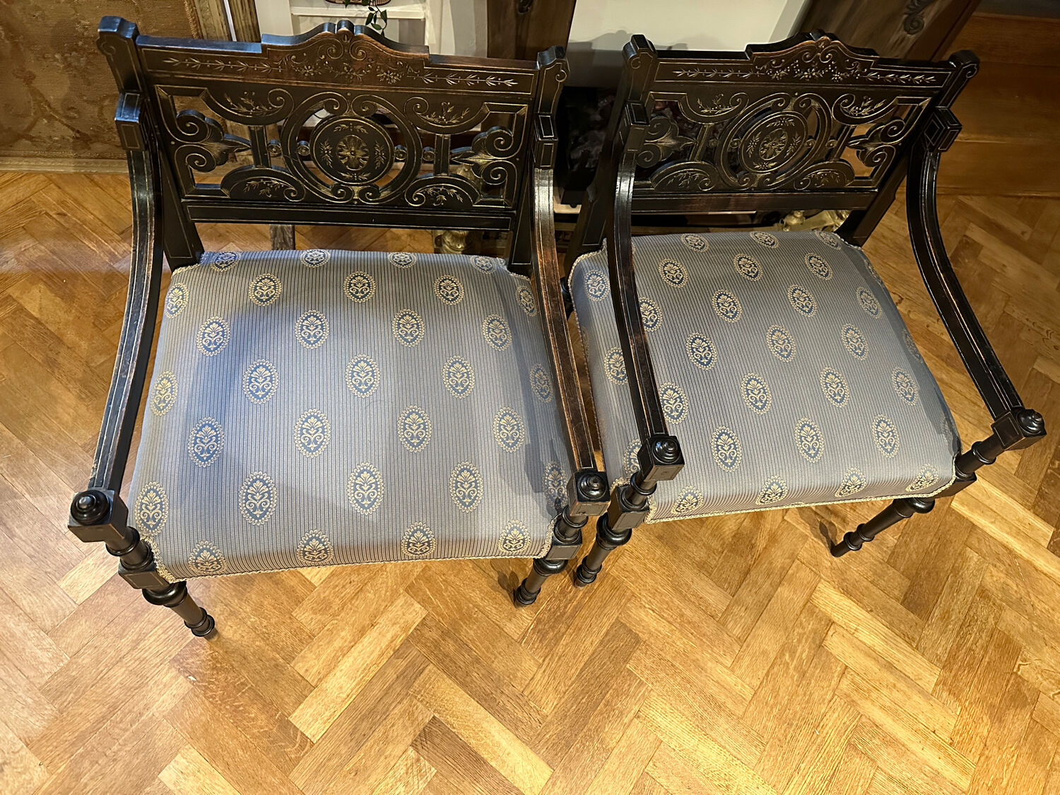 Paire de fauteuils victoriens