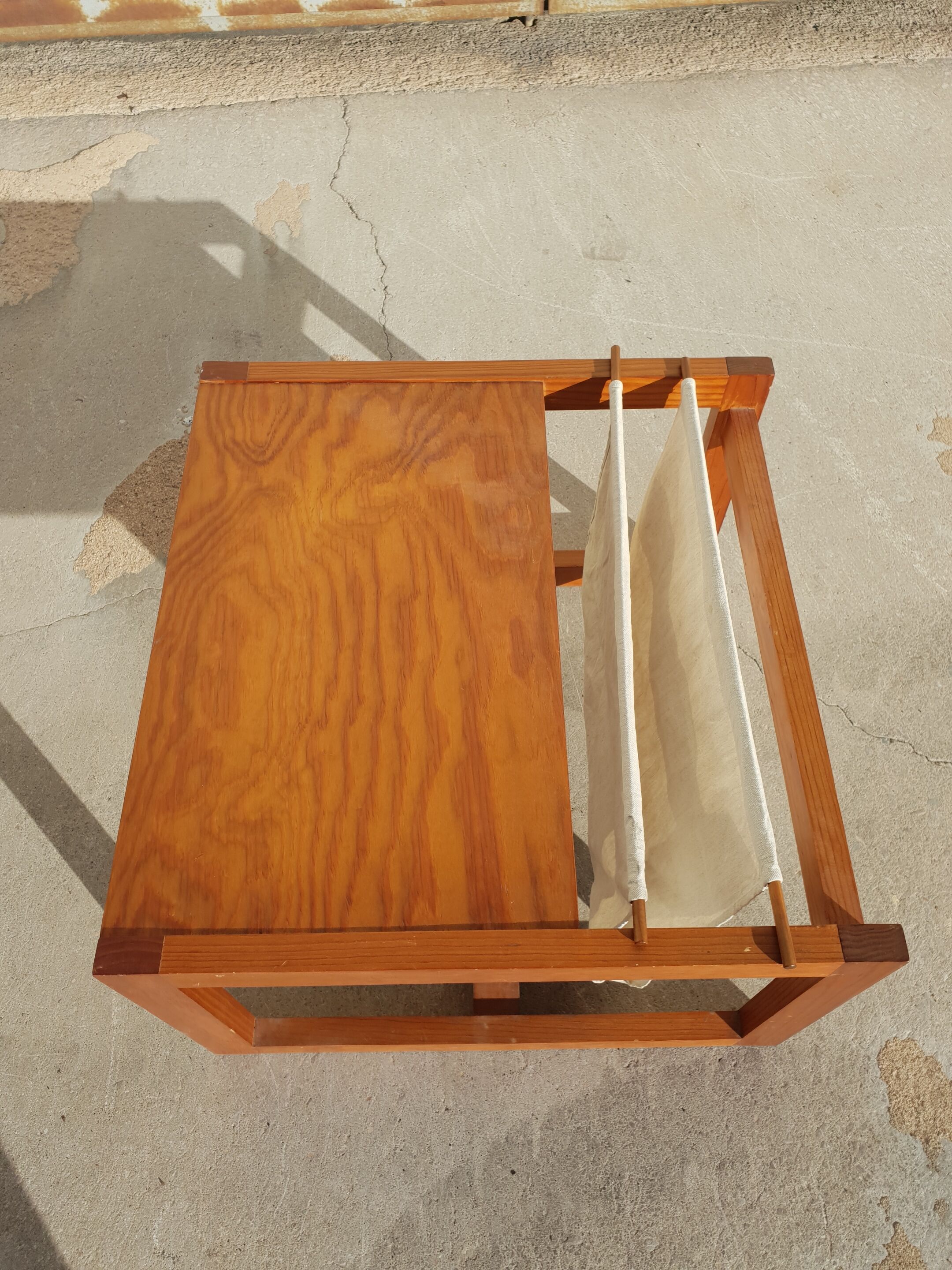 Table basse porte revues scandinave