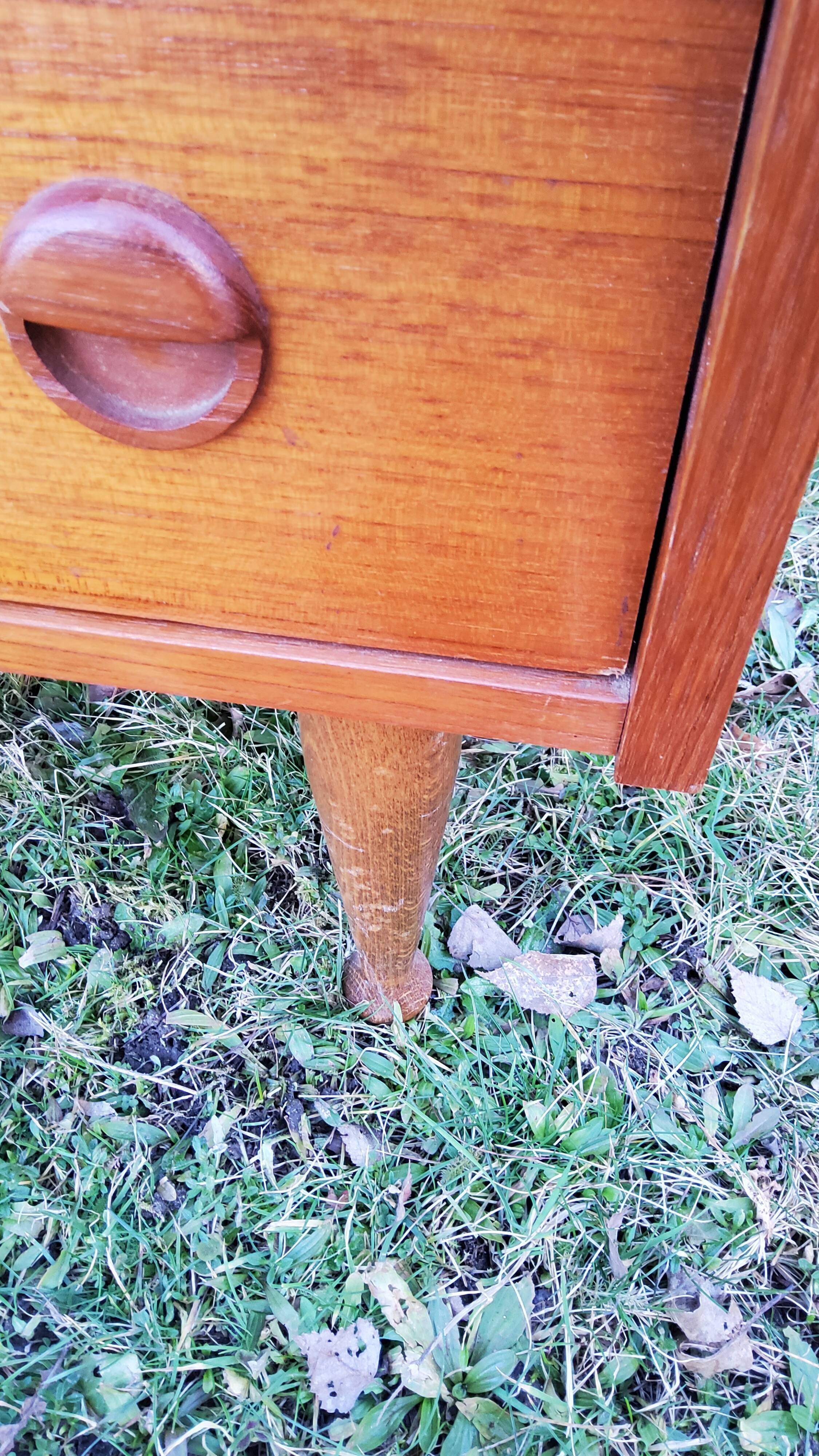Scandinavian style teak chest of drawers from the 70s 4 drawers