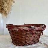 Grand panier vintage rotin foncé double anses amovibles et doublure rouge motif tartan