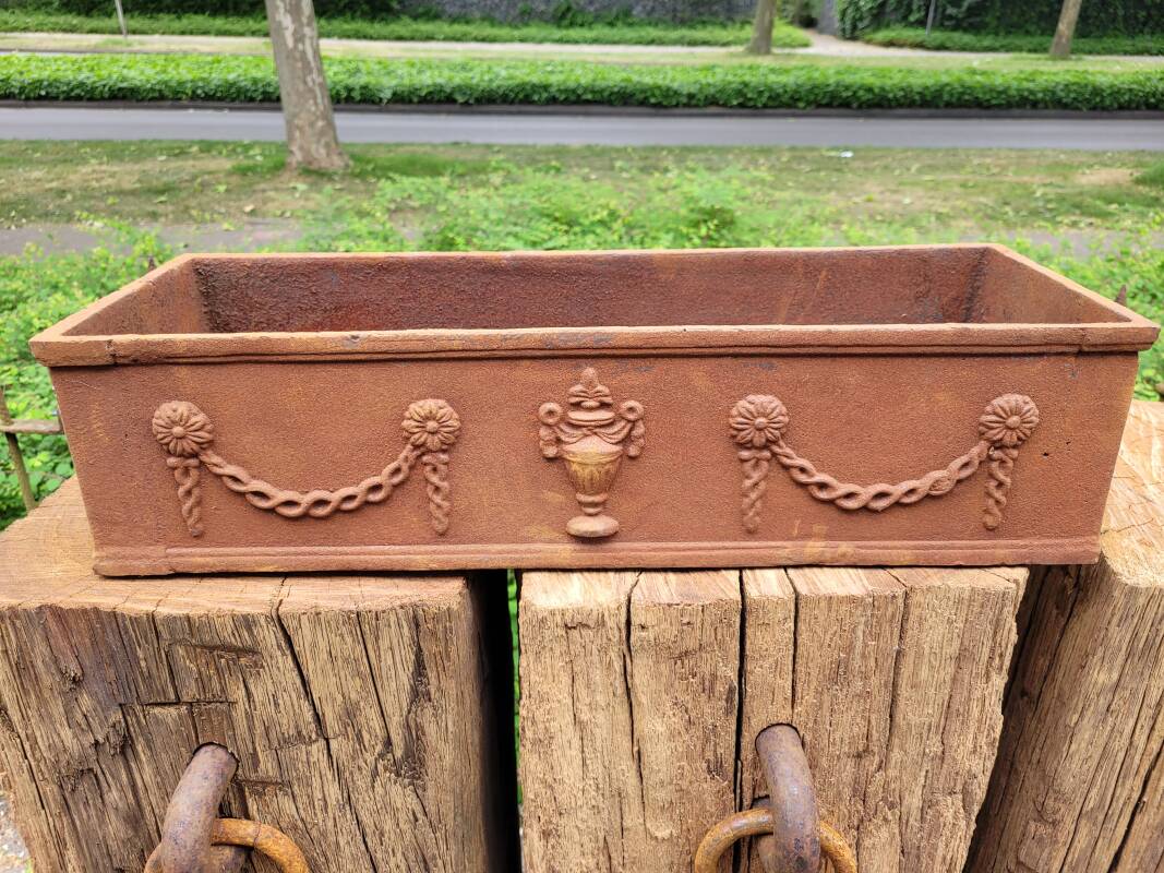 Rusty cast iron jardiniere planter