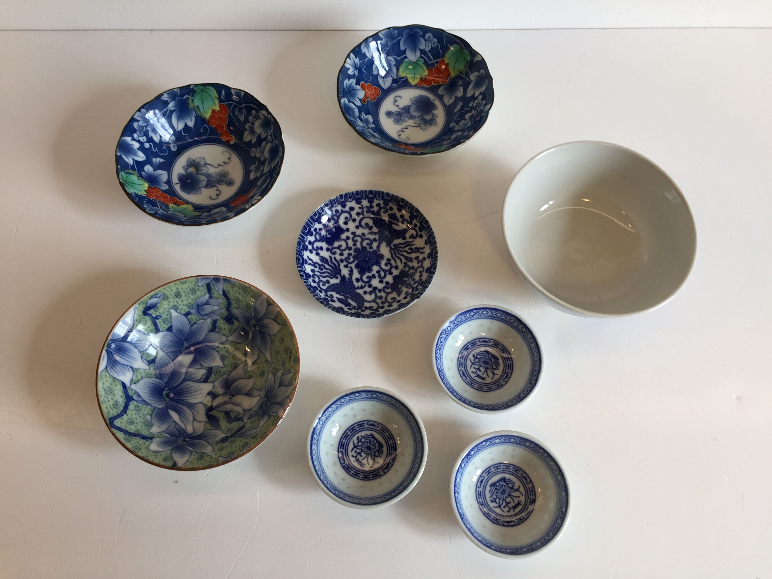 set of 4 bowls and 4 asian porcelain cups