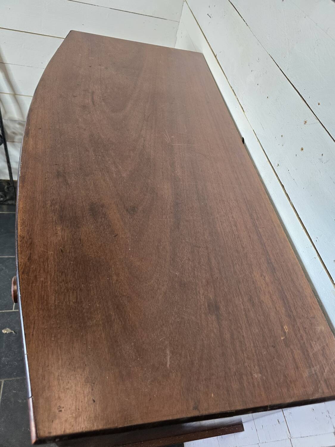 English mahogany chest of drawers